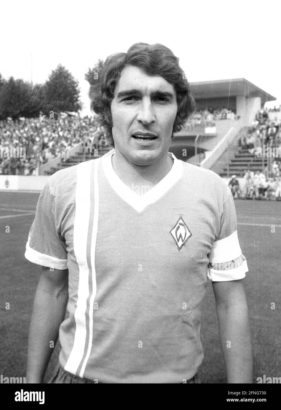 Rudi Assauer portrait in the jersey of SV Werder Bremen on 18.09.1974 (estimated) DFL REGULATIONS PROHIBIT ANY USE OF PHOTOGRAPHS AS IMAGE SEQUENCES AND/OR QUASI-VIDEO [automated translation] Stock Photo