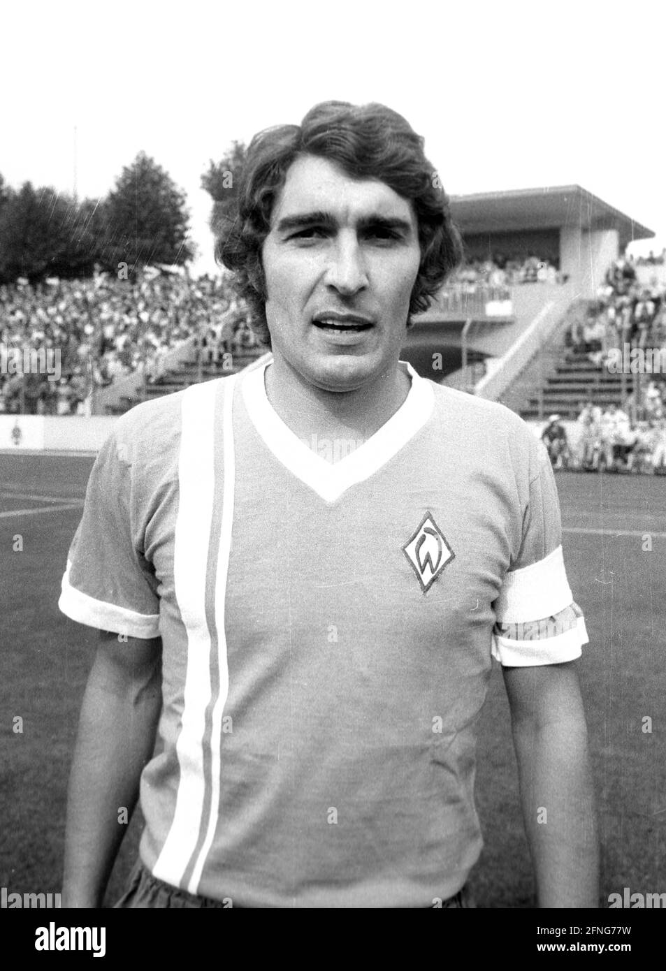 Rudi Assauer portrait in SV Werder Bremen jersey on 18.09.1974 (estimated). DFL REGULATIONS PROHIBIT ANY USE OF PHOTOGRAPHS AS IMAGE SEQUENCES AND/OR QUASI-VIDEO [automated translation] Stock Photo