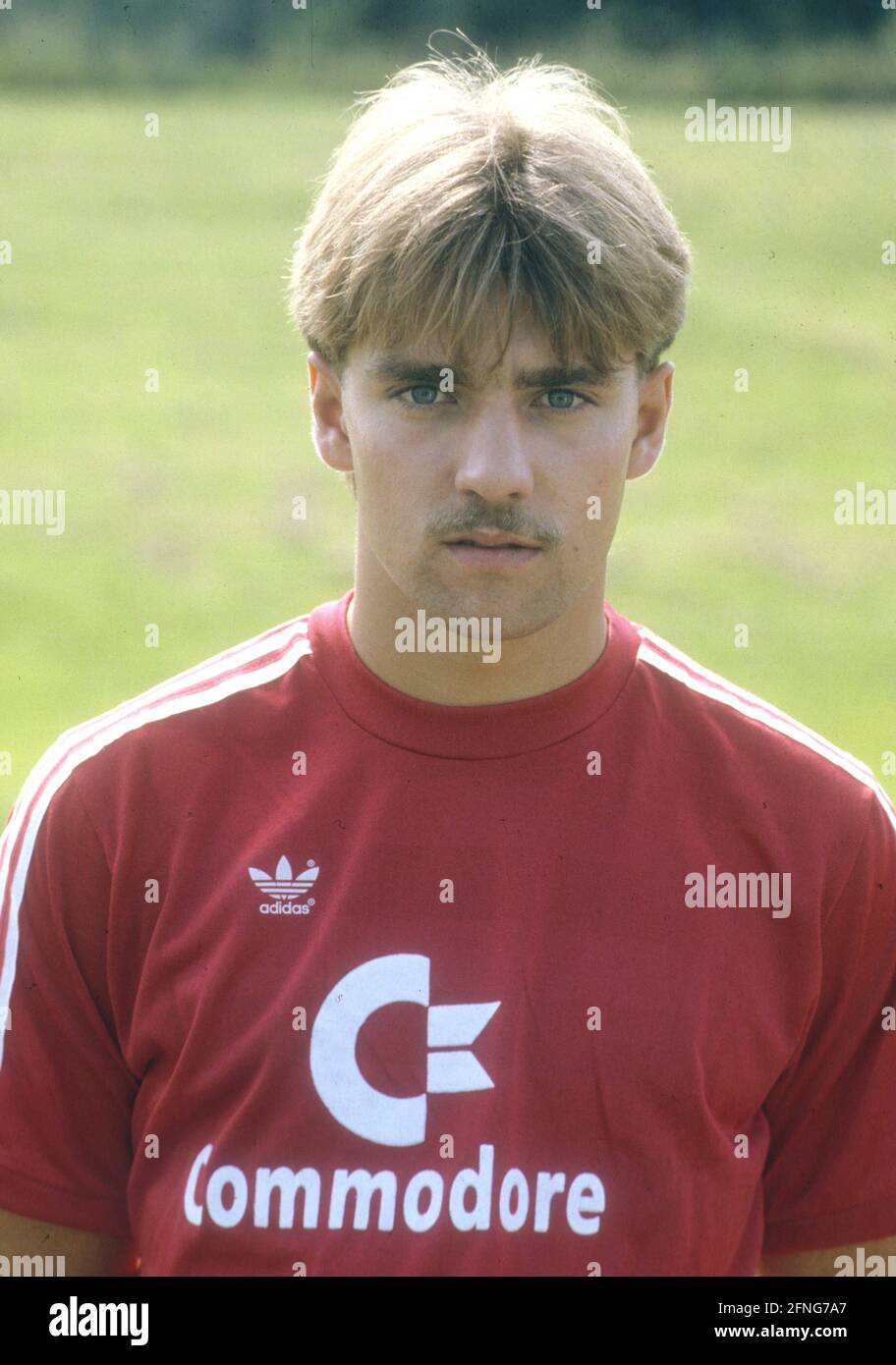 Hans-Dieter Flick (FC Bayern München) in portrait. Rec. 01.07.1985  (estimated). [automated translation] Stock Photo - Alamy