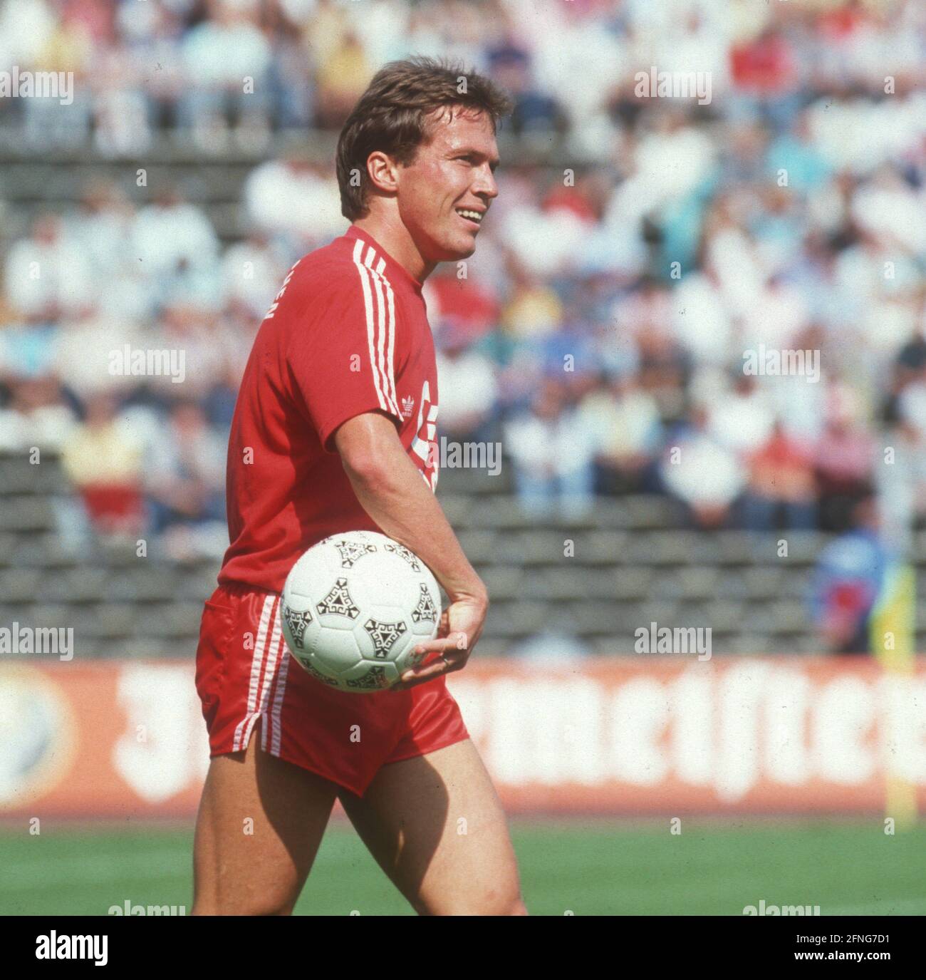 Lothar Matthäus (FC Bayern München) portrait-like with ball 15.08.1987. [automated translation] Stock Photo