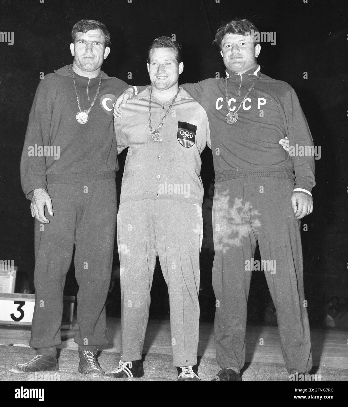 1960 Summer Olympics in Rome. Wrestling: Award ceremony freestyle wrestling (heavyweight) center: Wilfried Dietrich (Germany) with gold. Left: Hamit Kaplan (Turkey/silver). Right: Ivan Bohdan (USSR/Bronze). 06.09.1960. [automated translation] Stock Photo