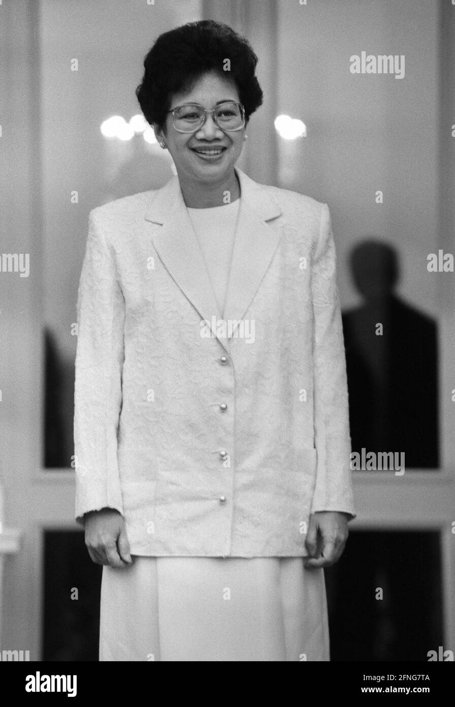 Germany, Bonn, 11.07.1989. Archive No: 07-11-20 State visit of the President of the Philippines Photo: President Corazon Aquino [automated translation] Stock Photo