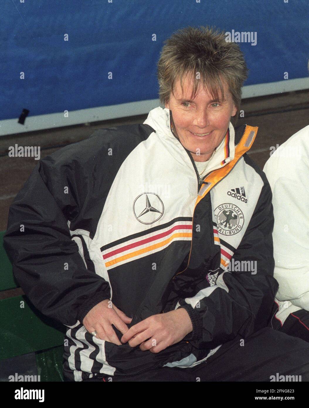 National coach Tina Theune-Meyer (DFB) 25.03.1999. [automated translation] Stock Photo