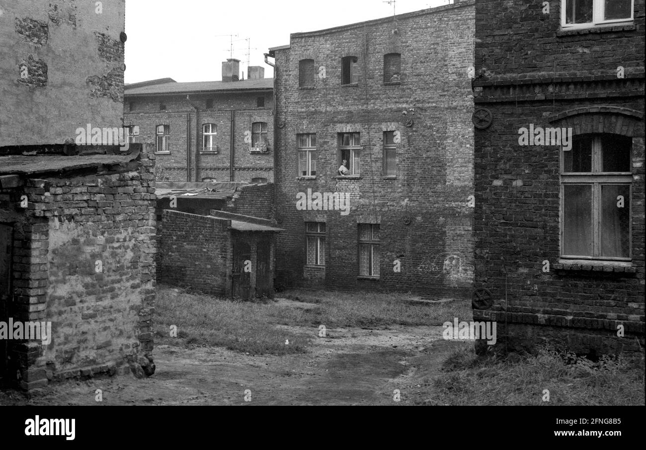 Poland / PL / Upper Silesia / Housing / rent / 1997 housing estate of