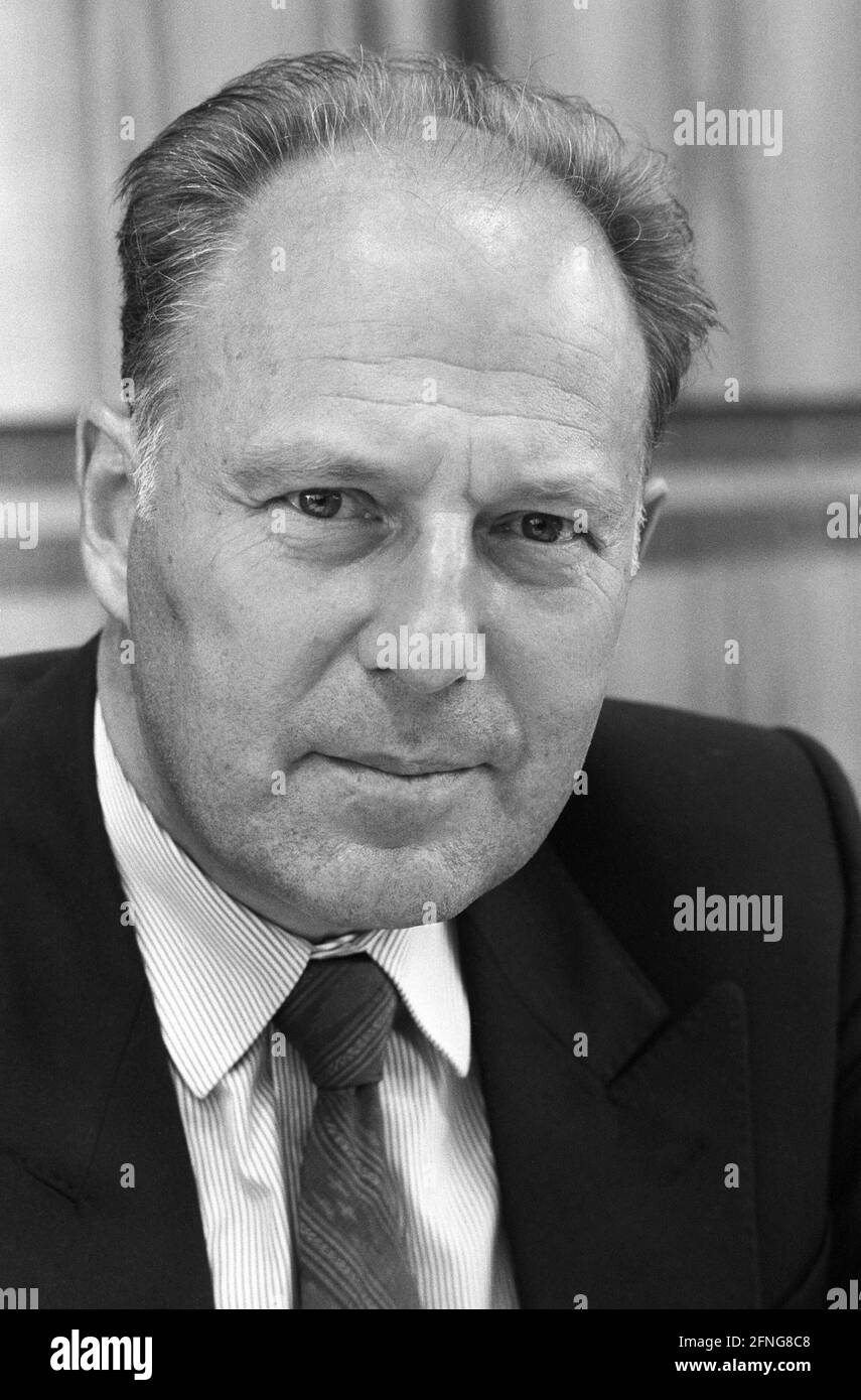Germany, Bonn, 31.08.1989. Archive No: 08-03-19 Press conference with Minister Warnke Photo: Jürgen Franz Karl Walter Warnke, Federal Minister for Economic Cooperation [automated translation] Stock Photo
