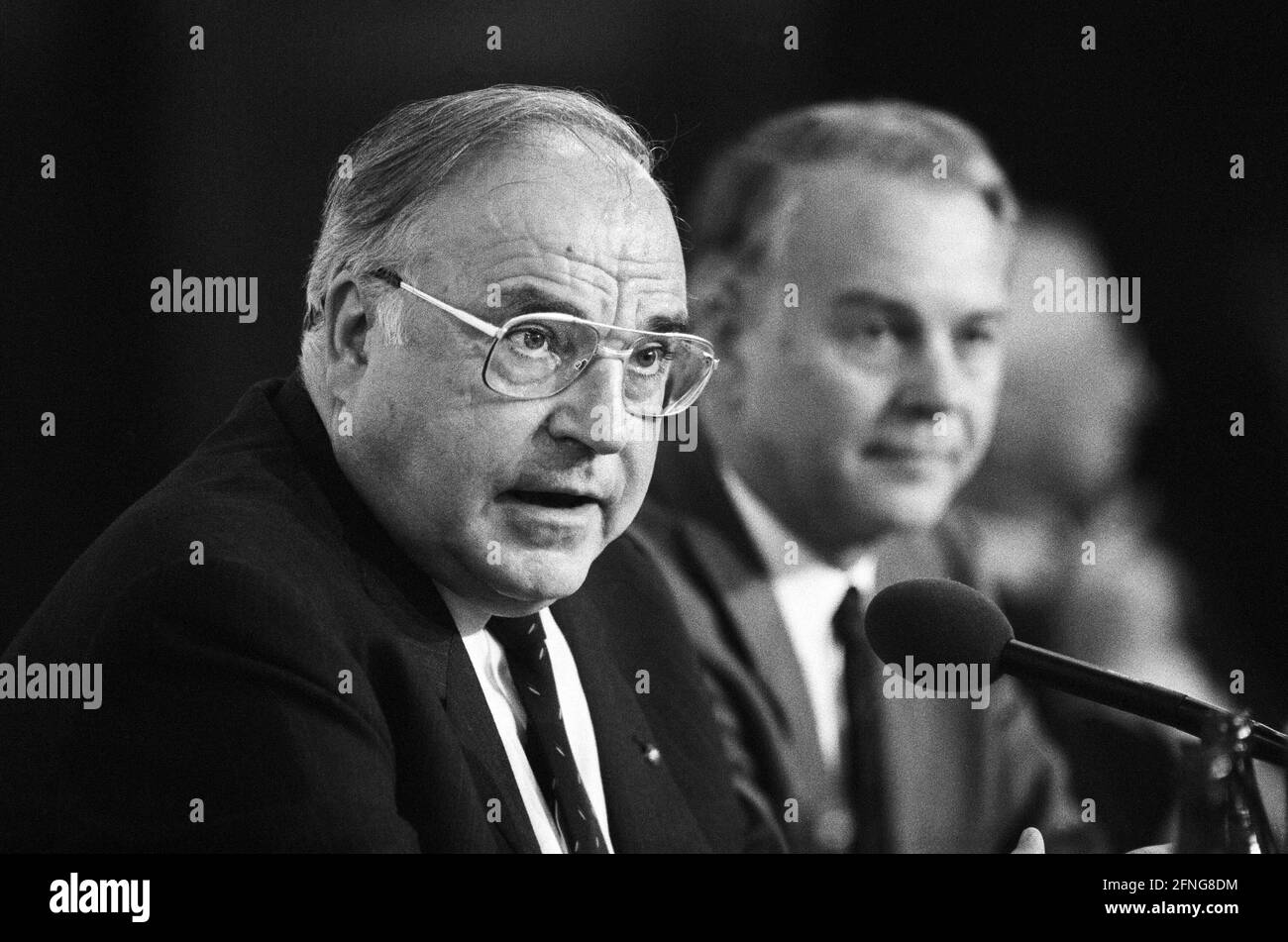 Germany, Hanover, 13.10.1989. Archive No: 09-62-16 CDU state party conference Lower Saxony Photo: CDU Federal Chairman Helmut Kohl and Ernst Albrecht, Minister President of Lower Saxony [automated translation] Stock Photo