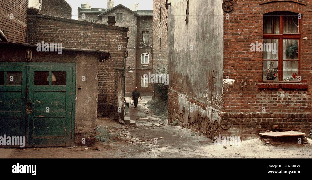 Poland / PL / Upper Silesia / Housing / rent / 1997 housing estate of