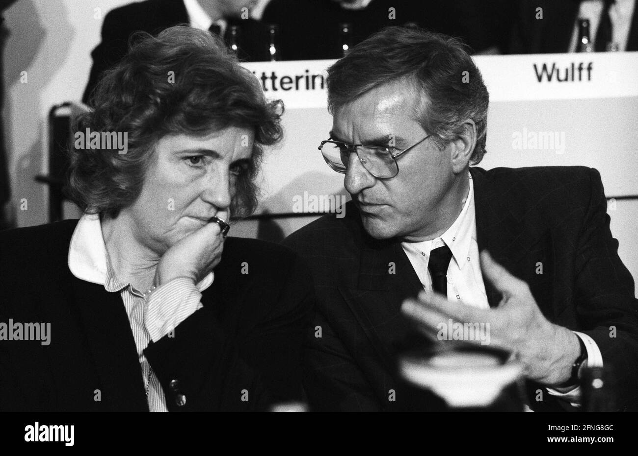 Germany, Hanover, 13.10.1989. Archive No: 09-57-09 CDU state party conference-Lower Saxony Photo: Josef Stock, Minister of the Interior-Lower Saxony and Birgit Breuel, Lower Saxony Minister of Finance [automated translation] Stock Photo