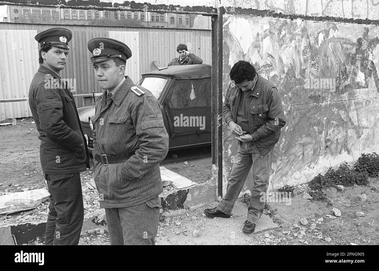 GDR, Berlin, 30.04.1990, wall at the Gropiusbau, border guards, NVA, Trabant, [automated translation] Stock Photo