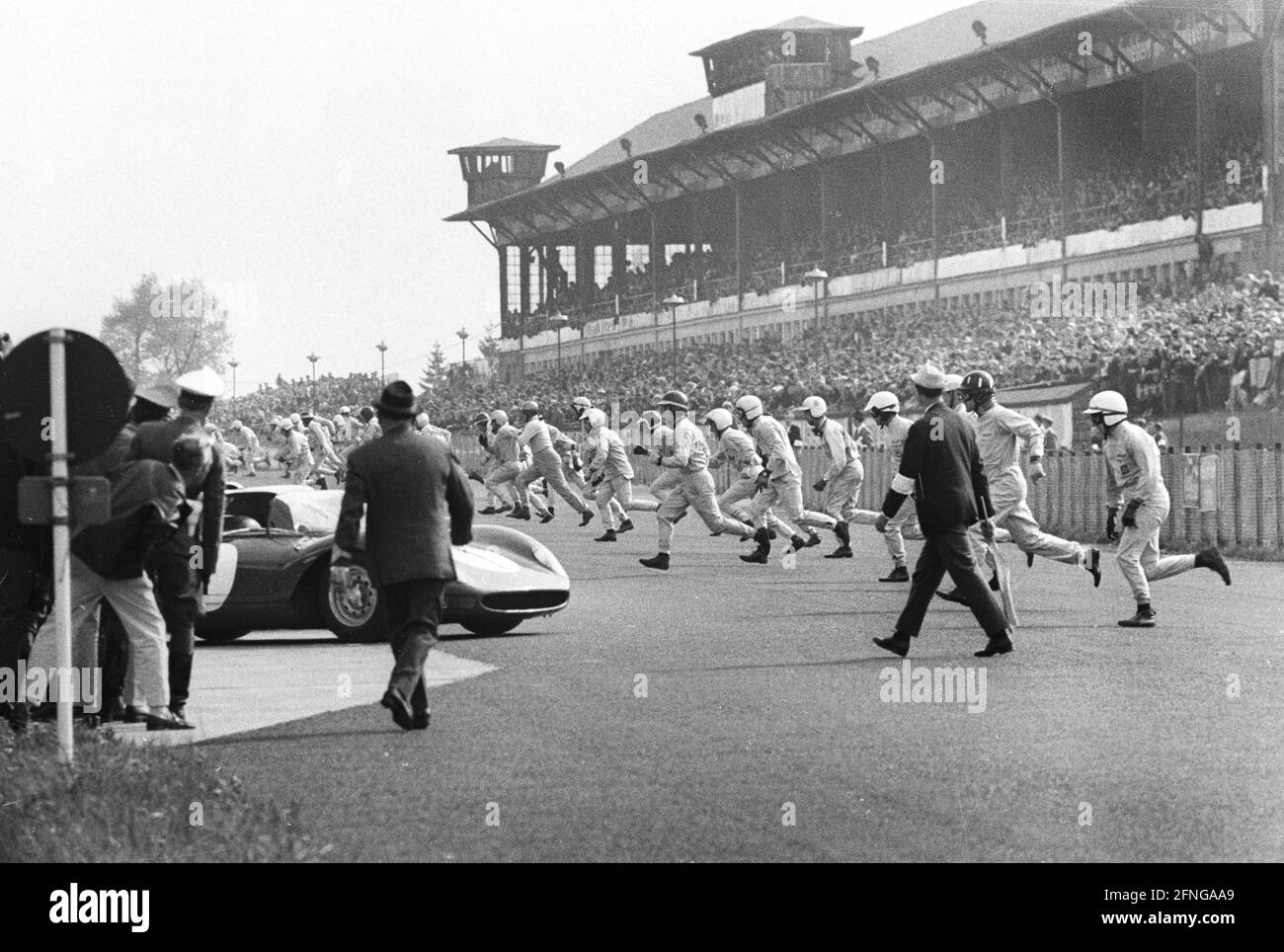 Le mans grandstand Black and White Stock Photos & Images - Alamy