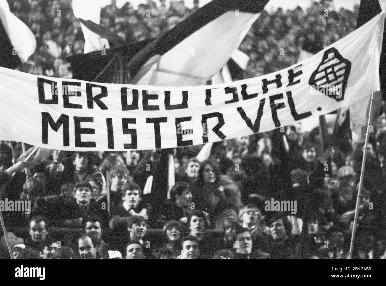 VFL Borussia Mönchengladbach - Hamburger SV 4:3 Borussia German Football  Champion 1969/70 . Spectators , fans with banner [automated translation]  Stock Photo - Alamy