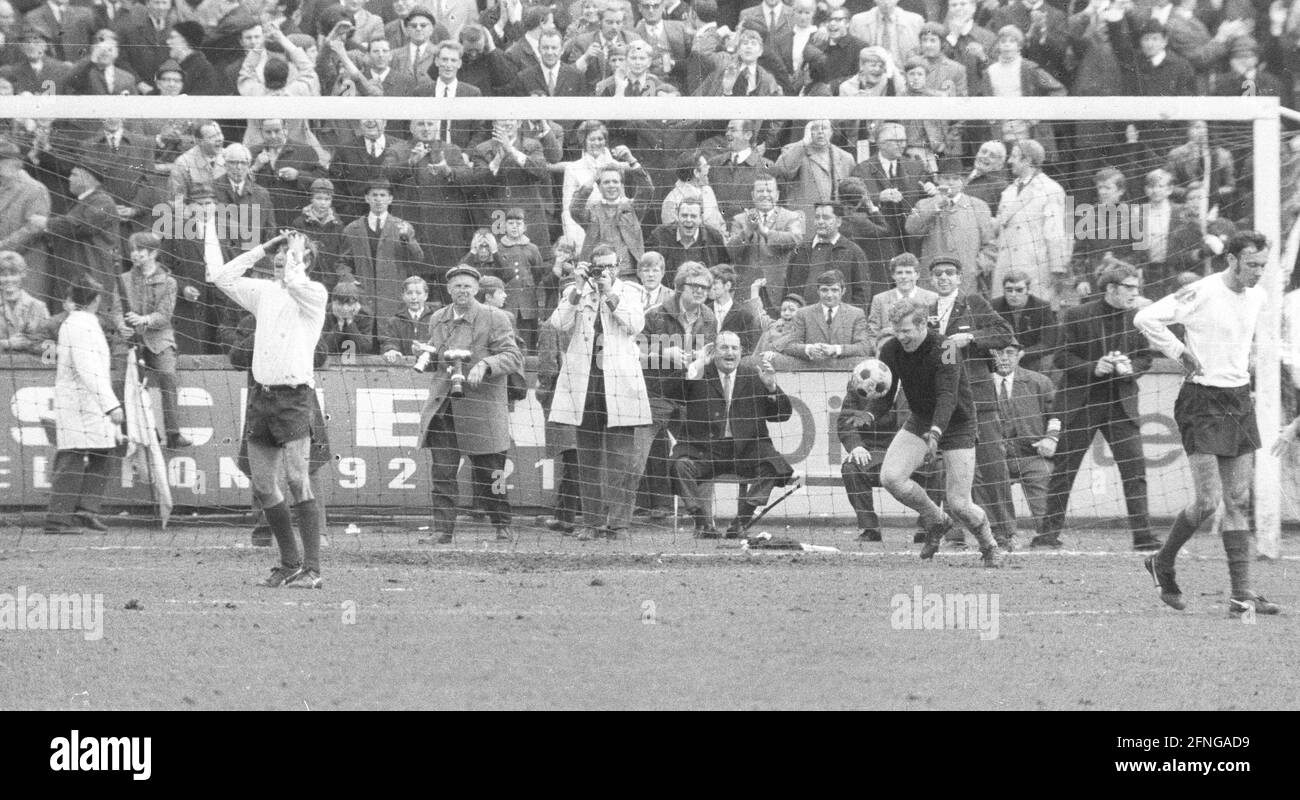 0 with a penalty football Black and White Stock Photos & Images - Alamy