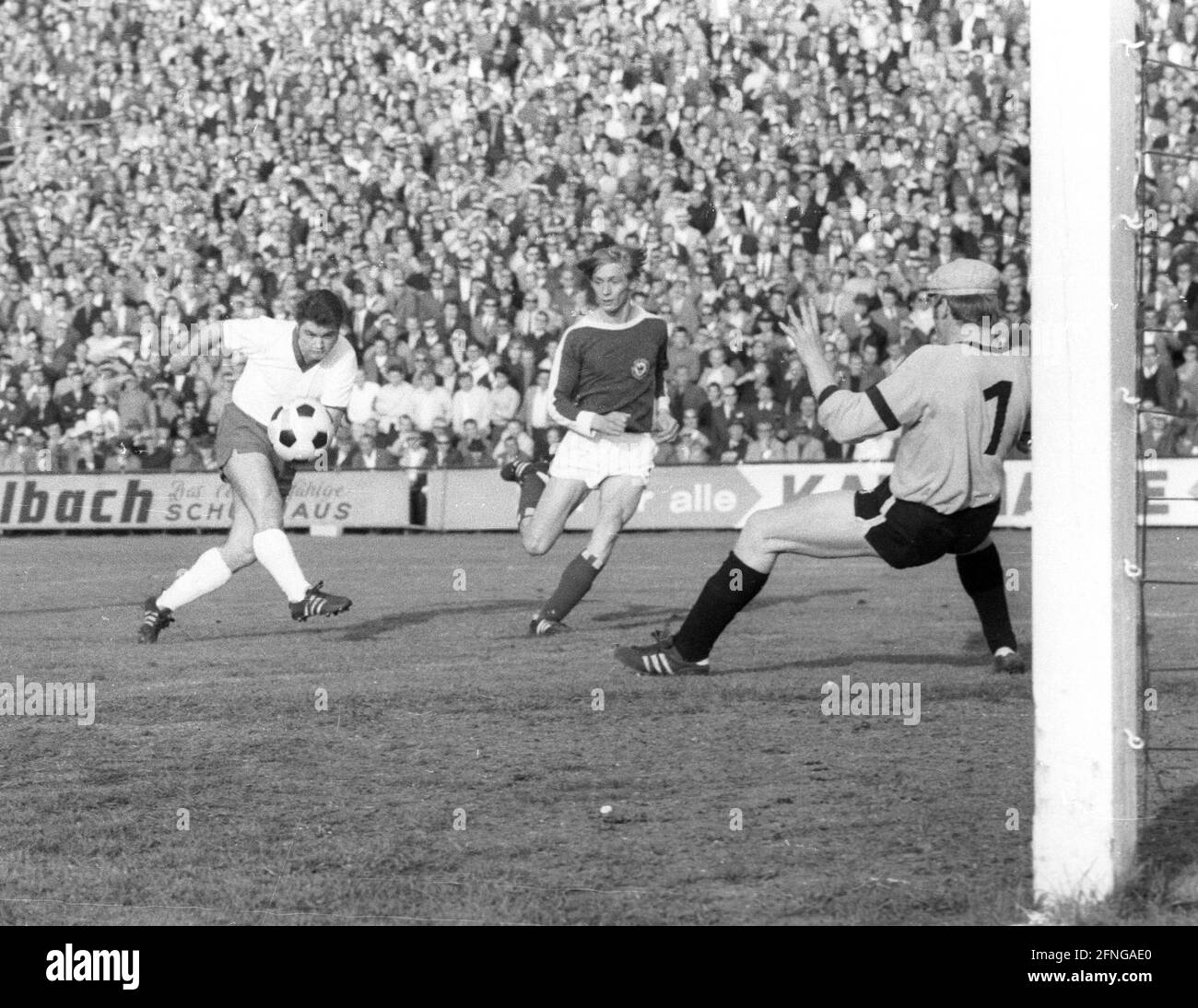 Regionalliga West 1969/70 Promotion round. Arminia Bielefeld - Tennis  Borussia Berlin 1:1/03.06.1970. Goal 1:0 for Bielefeld by Ernst Kuster. On  the right: Tw. Axel Lange (TBB). [automated translation] Stock Photo - Alamy