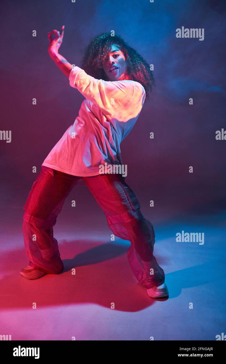 Woman posture african american hi-res stock photography and images - Page  26 - Alamy