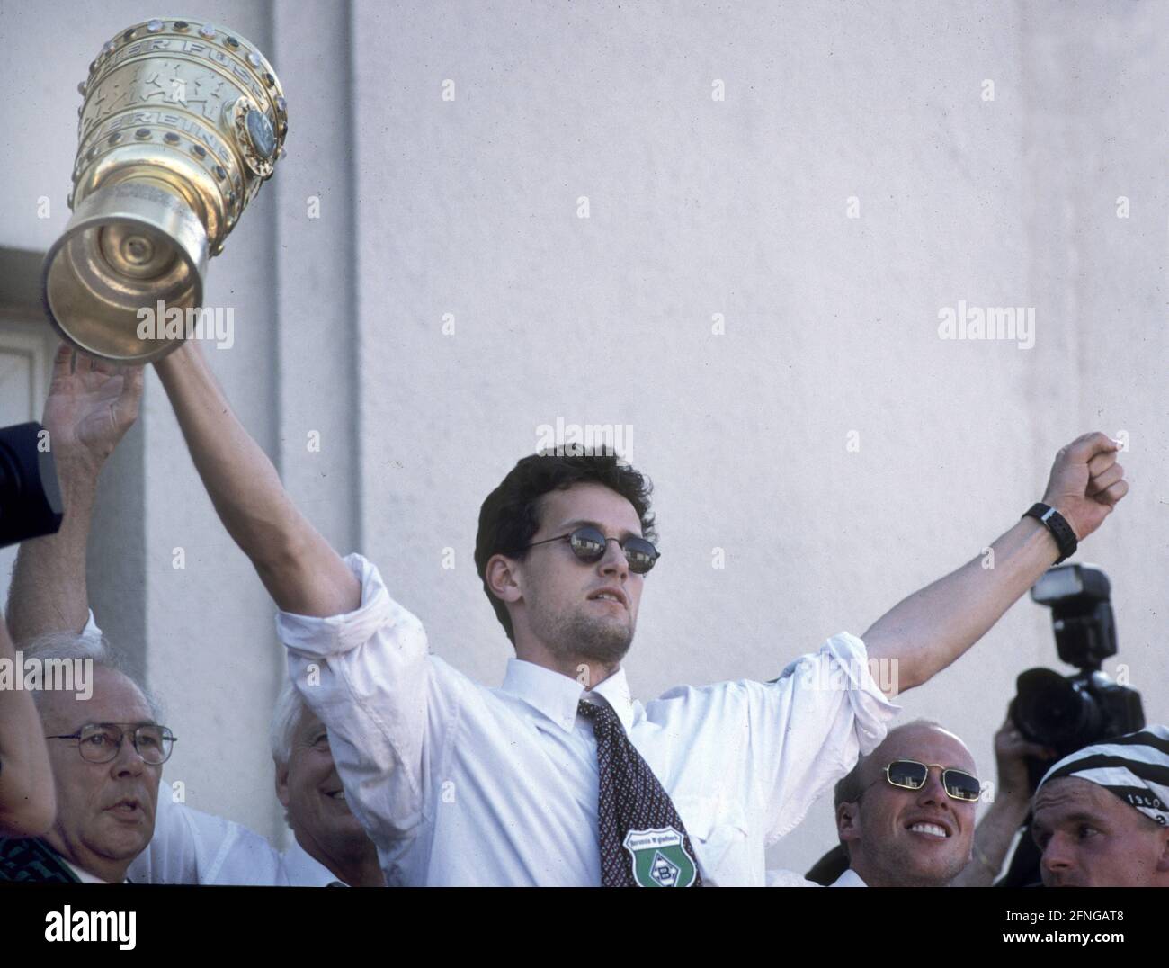 Borussia Mönchengladbach DFB cup winner 1995. Heiko Herrlich with cup at the reception in Gladbach 25.06.1995. [automated translation] Stock Photo