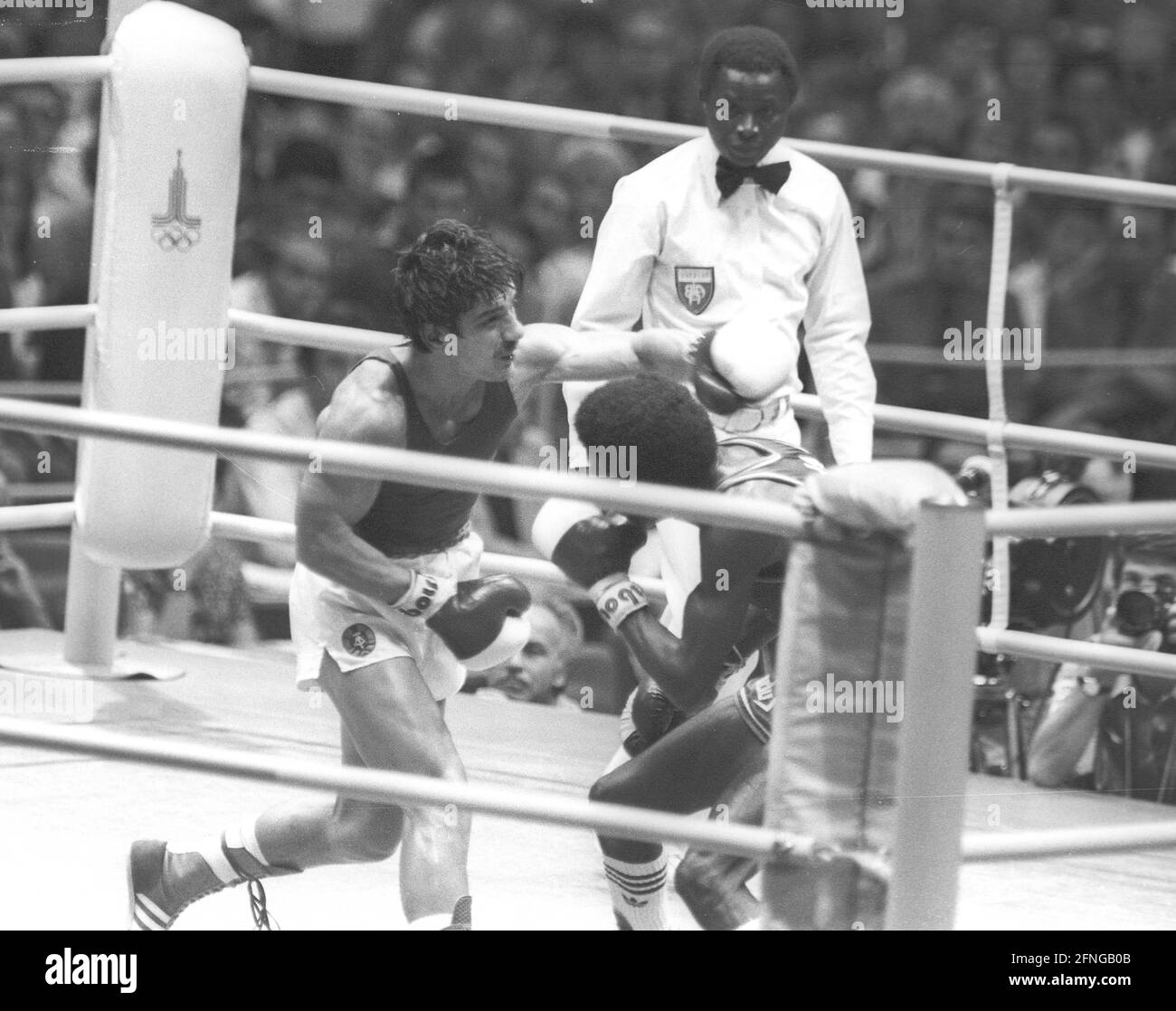 Olympic Games 1980 Moscow / Boxing final in featherweight / Olympic champion Rudi Fink (GDR) action against Adolfo Horta (Cuba) 02.08.1980 [automated translation] Stock Photo