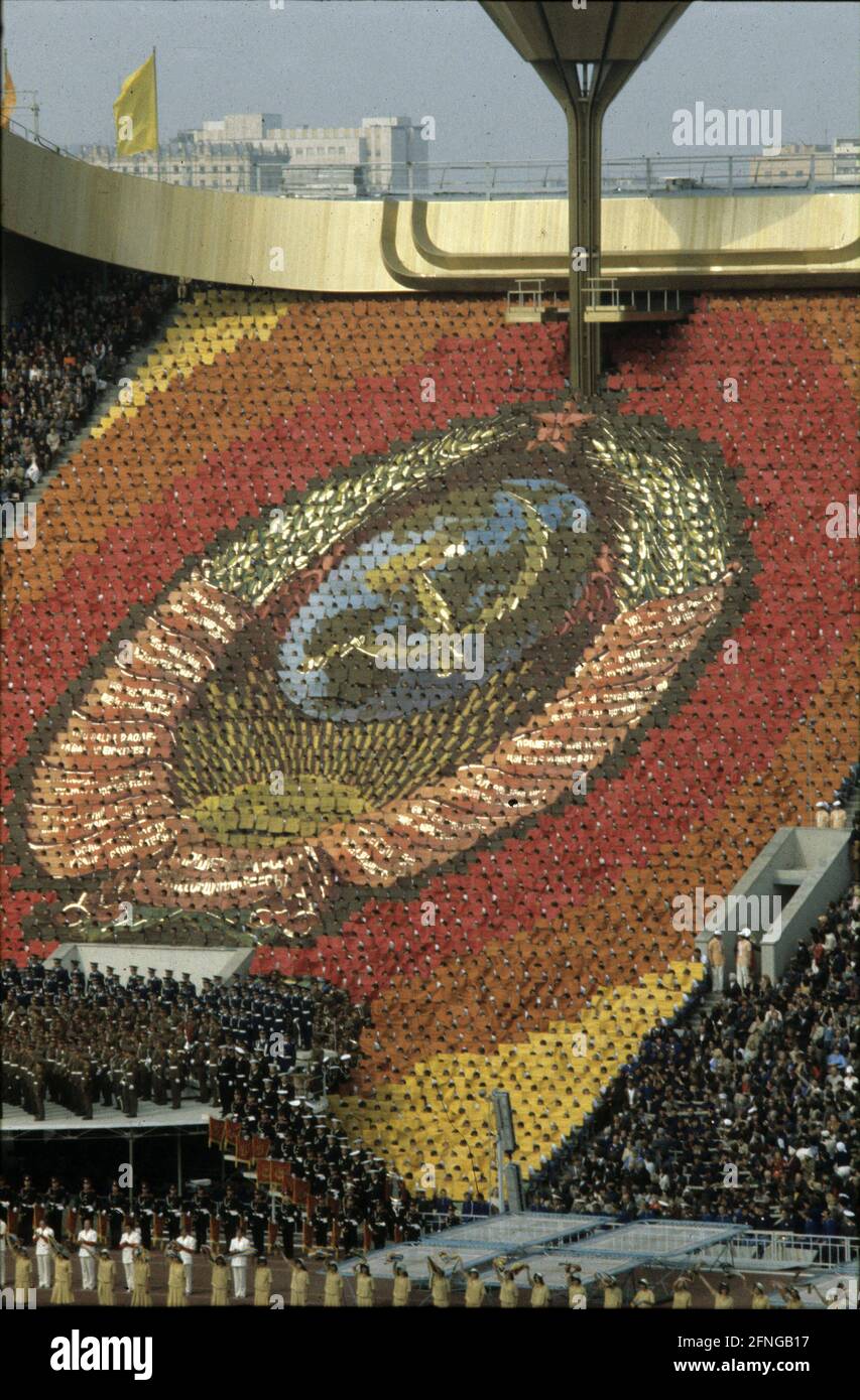 Moscow olympics 1980 opening ceremony hi-res stock photography and ...