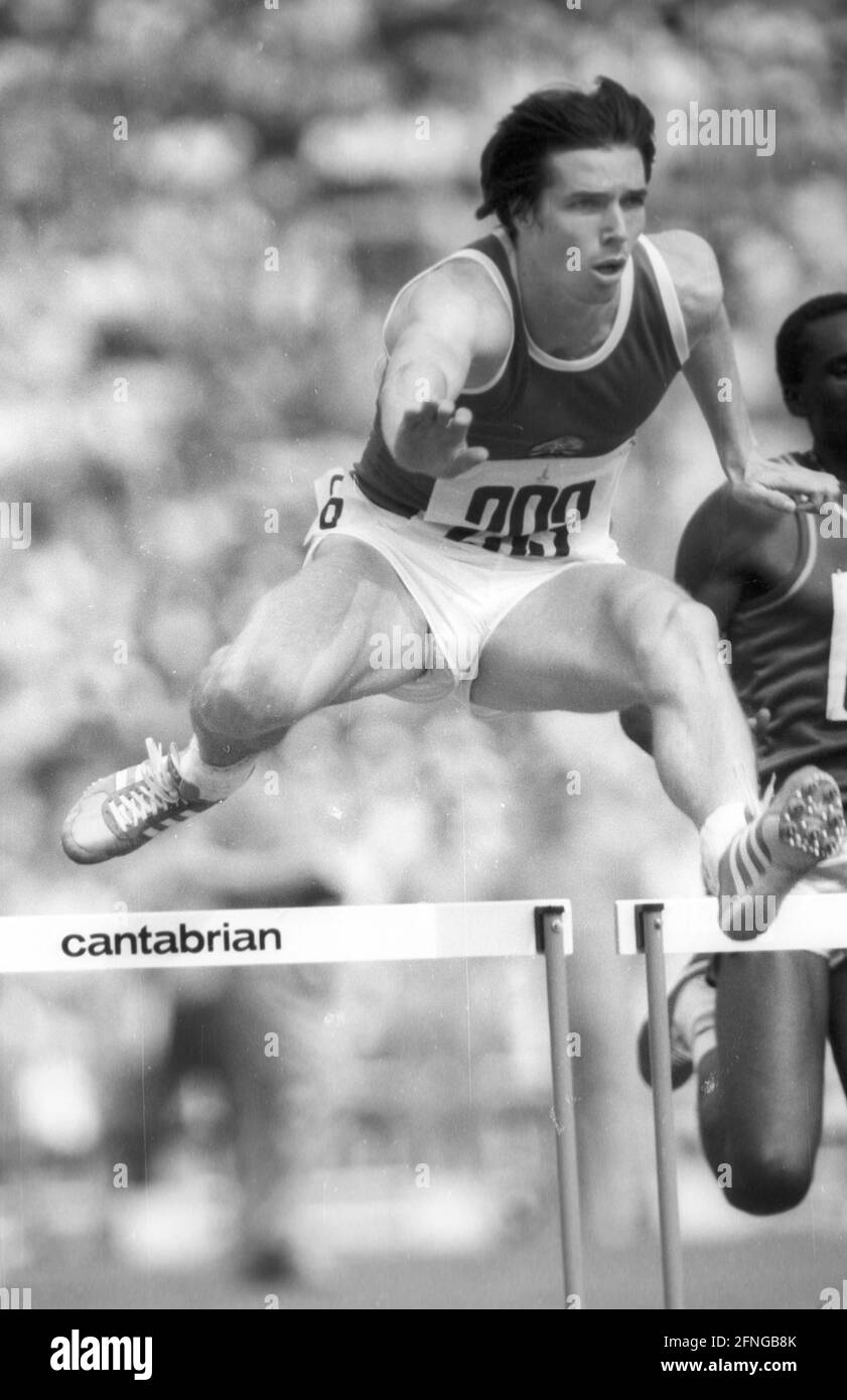 Athletics hurdles Black and White Stock Photos & Images Alamy