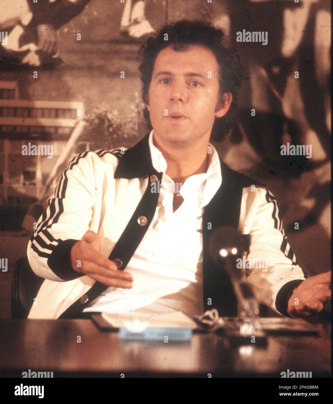 Franz Beckenbauer at a press conference of the Adidas company in Herzogenaurach on 17.11.1977. [automated translation] Stock Photo
