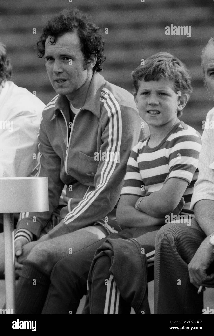 Franz Beckenbauer (FC Bayern München) as a spectator at the match of FC Bayern against Hertha BSC on 12.06.1976. [automated translation] Stock Photo