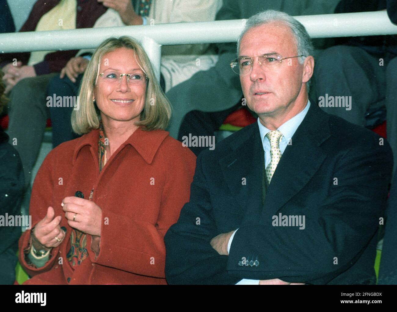Franz Beckenbauer (FC Bayern Munich) with his wife Sybille 08.11.1997. [automated translation] Stock Photo