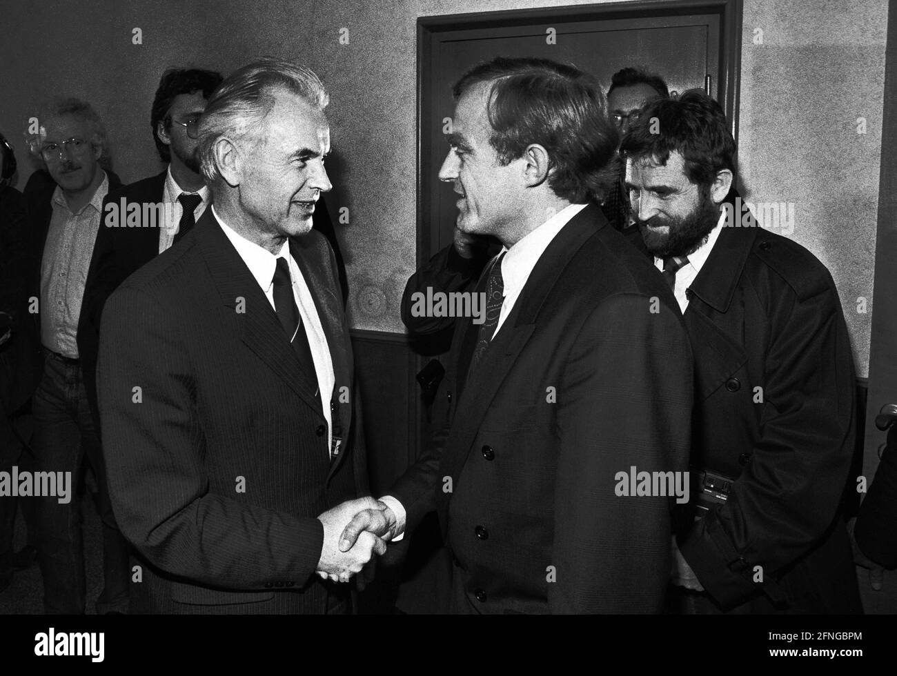 Germany, East-Berlin, 23.01.1990. Archive-No.: 12-48 Visit of Minister of Economics Haussmann to East-Berlin Photo: GDR Prime Minister Hans Modrow greets Federal Minister of Economics Helmut Haussmann [automated translation] Stock Photo