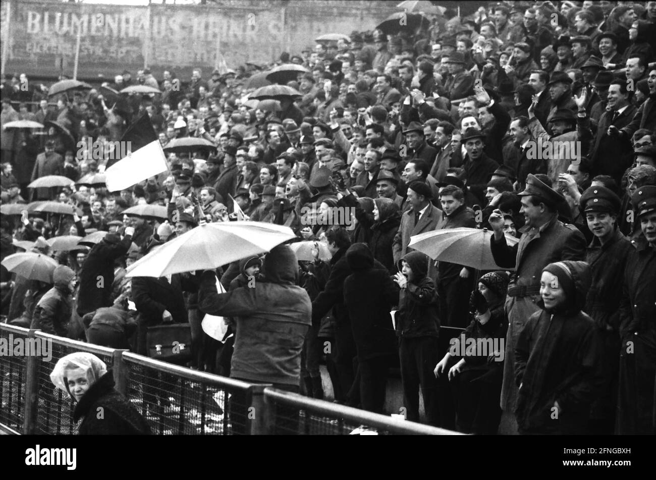Borussia VfL Mönchengladbach - 1.FC Nuremberg 8:3 / 12.03.1966 / Borussia - fans celebrate one of the numerous goals, spectators [automated translation] Stock Photo