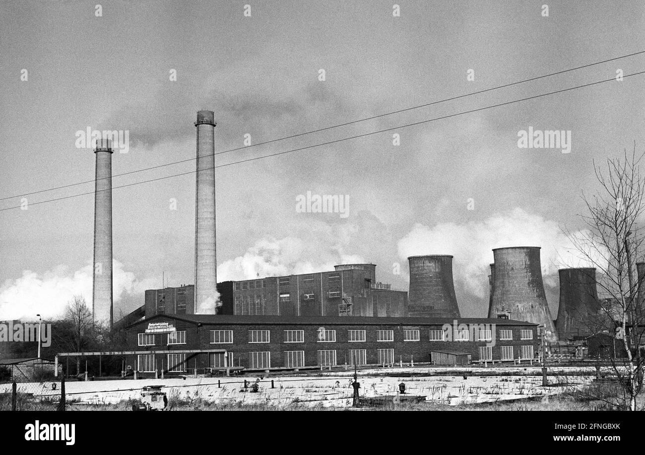 Germany, Espenhain, 07-01-1990. Archive-No: 12-09-28 The Kombinat Espenhain (more precisely VEB Kombinat Espenhain) was a plant for the extraction and processing of brown coal. Photo: View of the plant [automated translation] Stock Photo
