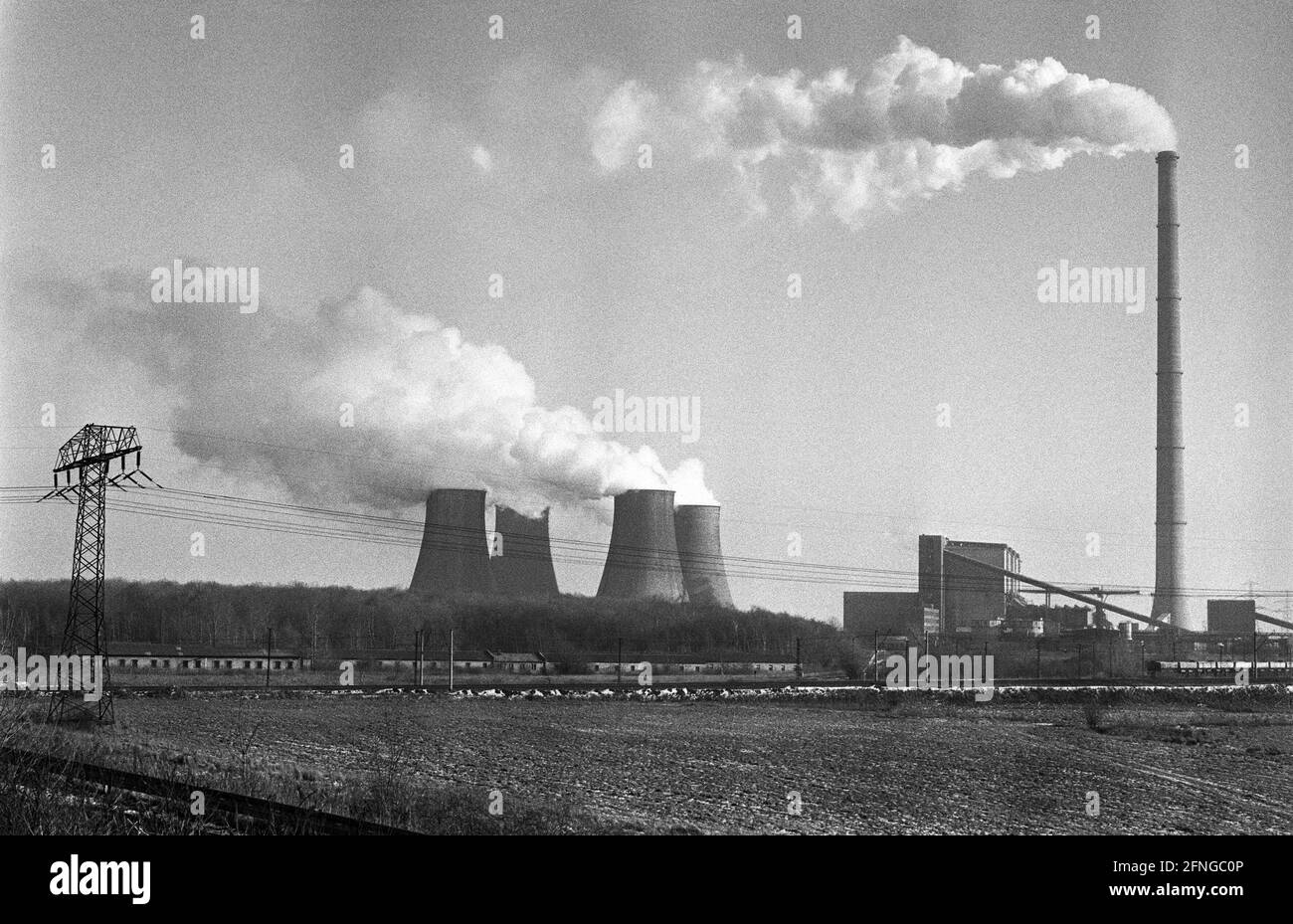 Germany, Espenhain, 07.01.1990. Archive-No.: 12-09-20 The Kombinat Espenhain (more precisely VEB Kombinat Espenhain) was a plant for the extraction and processing of brown coal. Photo: View of the plant [automated translation] Stock Photo