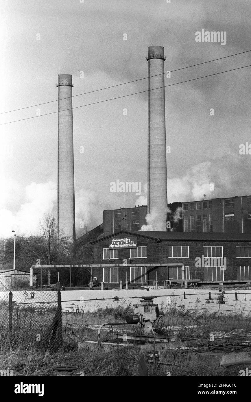 Germany, Espenhain, 07.01.1990. Archive-No.: 12-09-31 The Kombinat Espenhain (more precisely VEB Kombinat Espenhain) was a plant for the extraction and processing of brown coal. Photo: View of the plant [automated translation] Stock Photo