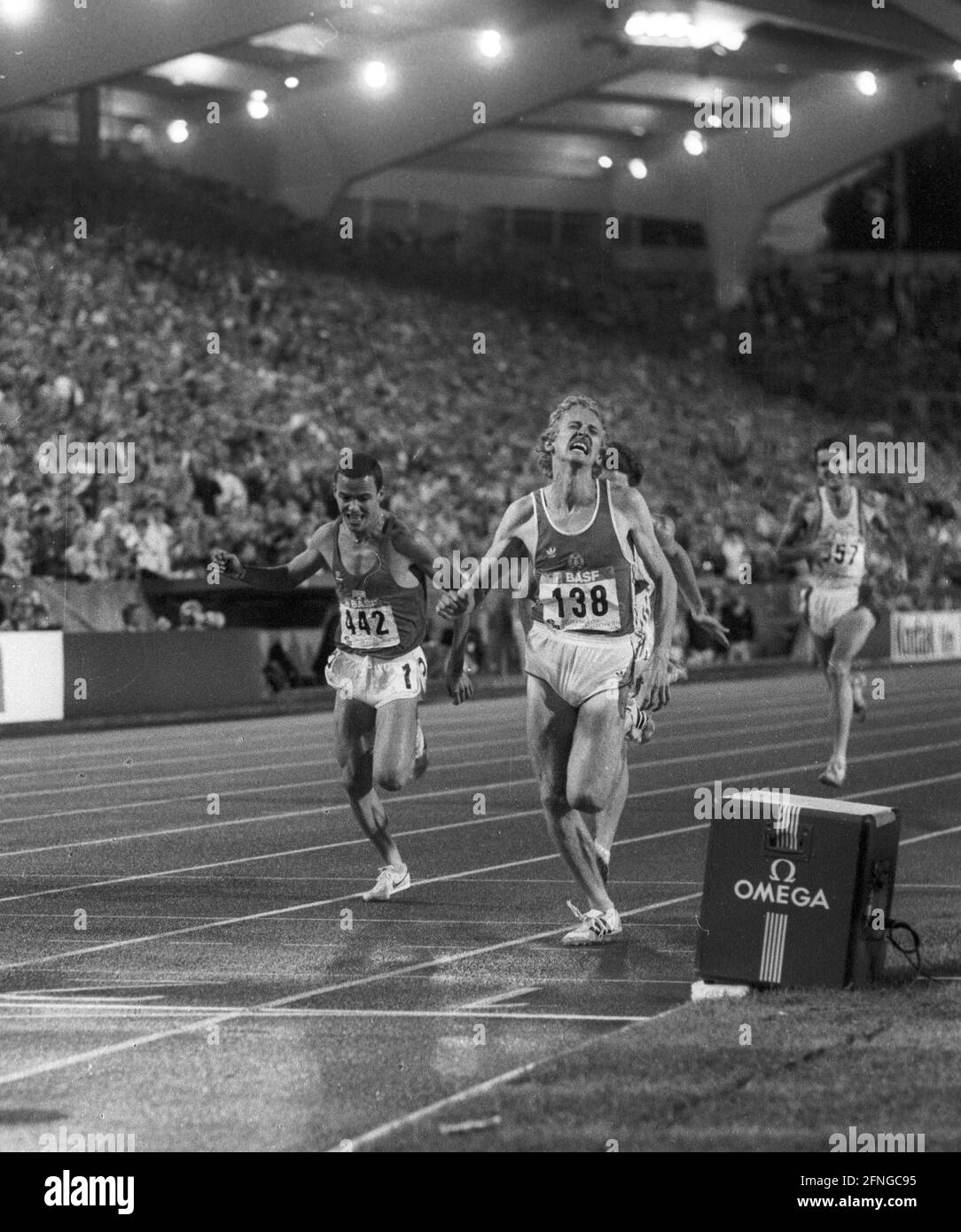 European Athletics Championships 1986 in Stuttgart. Finish: 3000m steeplechase. Winner: 138=Hagen Melzer (GDR) ahead of 442= Franceso Panetta (ITA) and Patriz Ilg (BRD/verd.) 29.08.1986. [automated translation] Stock Photo