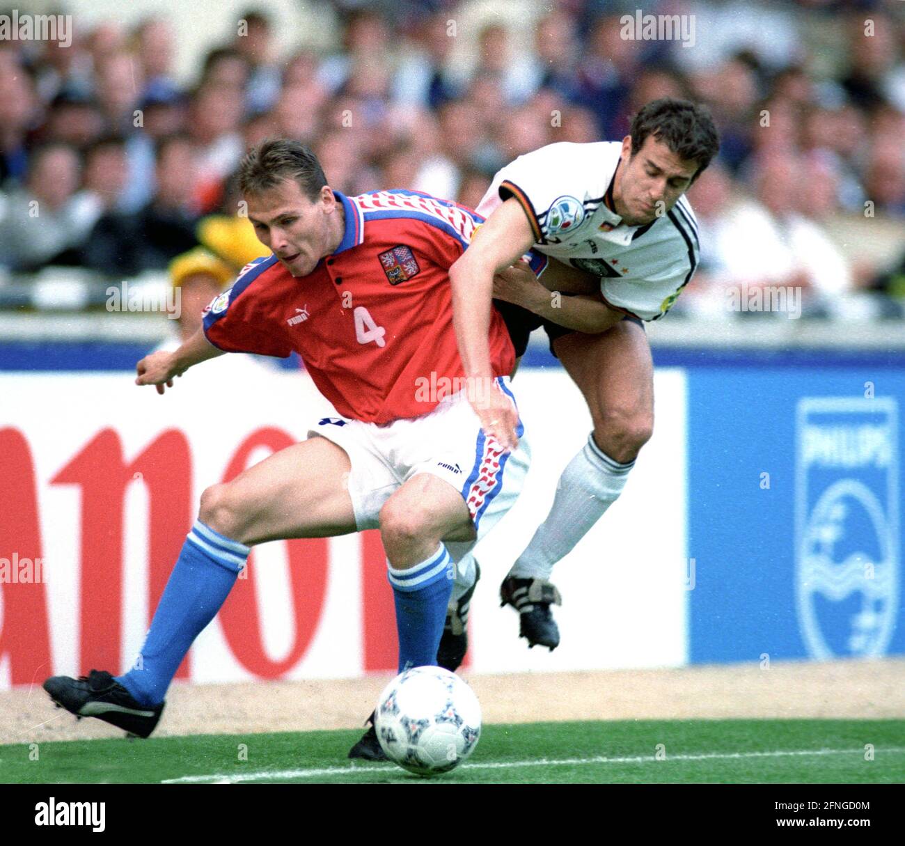 European Championship 1996 Final: Germany - Czech Republic 2:1 n.V.(G.G.)/ 30.06.1996 Duel between Pavel Nedved (TCH/front) and Mehmet Scholl No model release ! [automated translation] Stock Photo