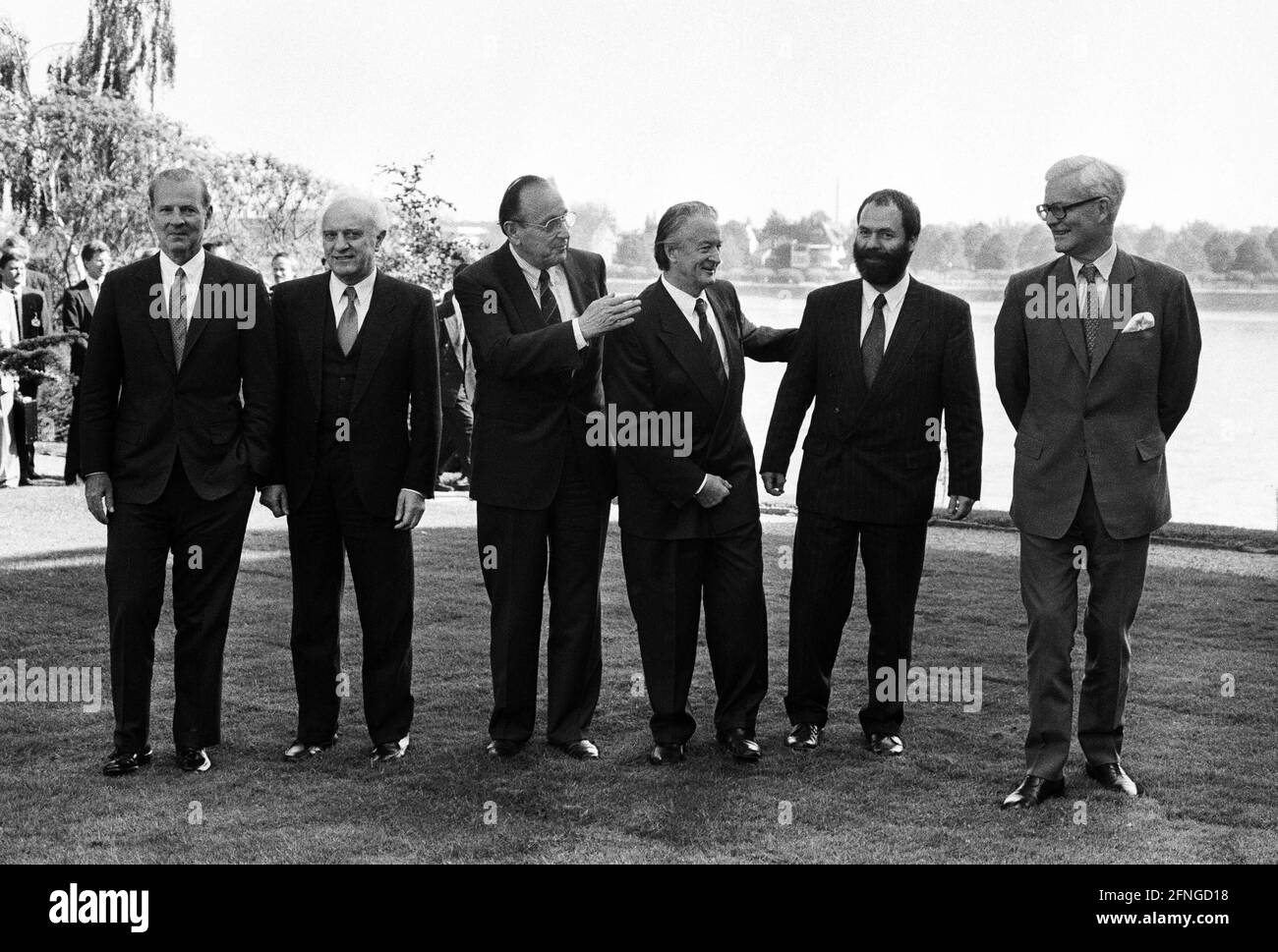 Germany, Bonn, 05.05.1990 Archive No: 15-67-12 2 4 Talks Photo: from left to right: James Baker (USA), Eduard Shevardnadze (USSR), Hans-Dietrich Genscher (FRG), Roland Dumas (France), Markus Meckel (GDR) and Douglas Hurt (Great Britain) [automated translation] Stock Photo