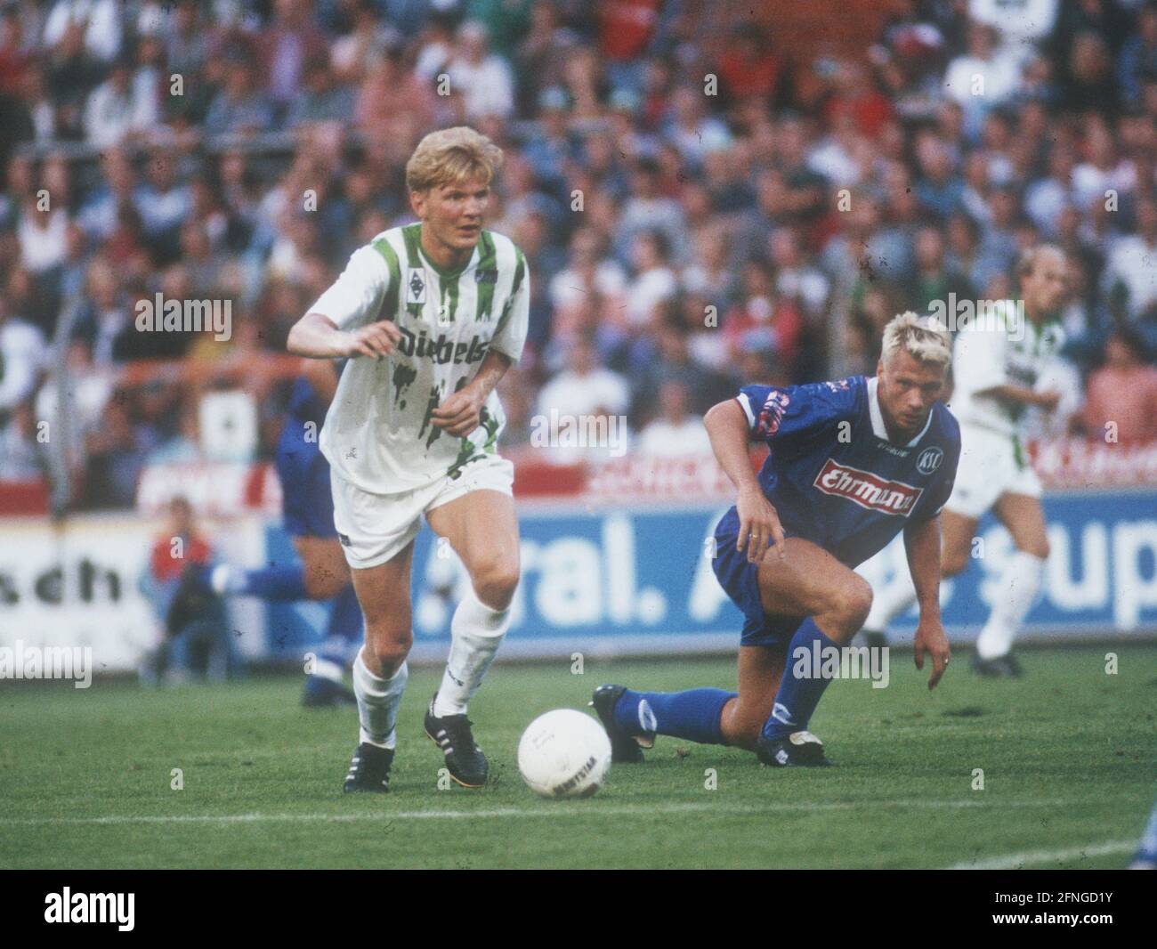 Borussia Mönchengladbach - Karlsruher SC 3:2/24/08/1994 Stefan Effenberg (BMG) action on the ball. Re: Thorsten Fink (KSC). Only for journalistic use! Only for editorial use! Copyright only for journalistic use ! Only for editorial use! [automated translation] Stock Photo