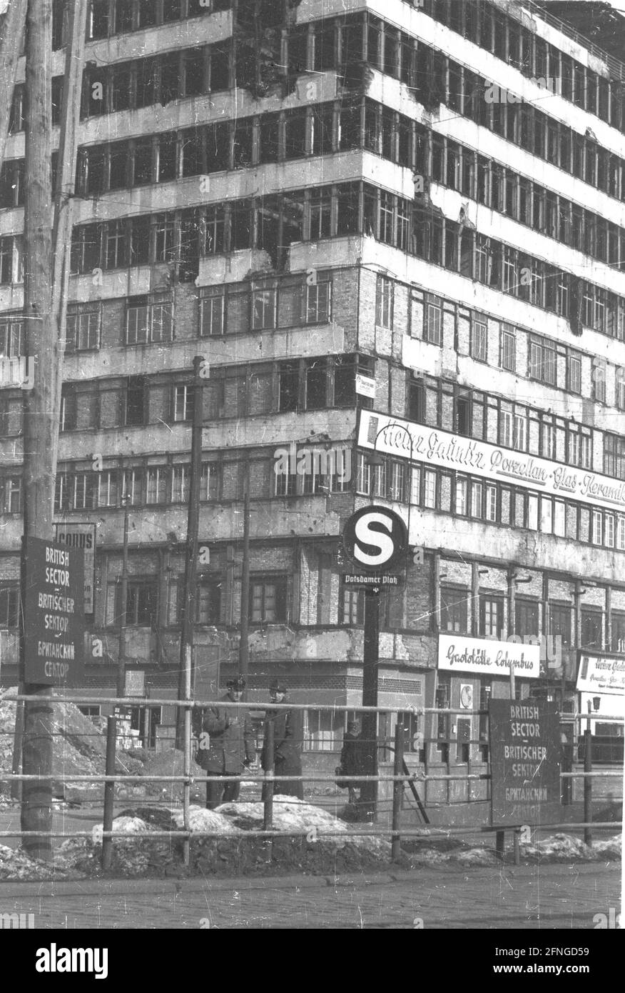 City views Berlin November 1946 / 12.11.1946 (date estimated) / Columbus-Haus at Potsdamer Platz with war damages [automated translation] Stock Photo