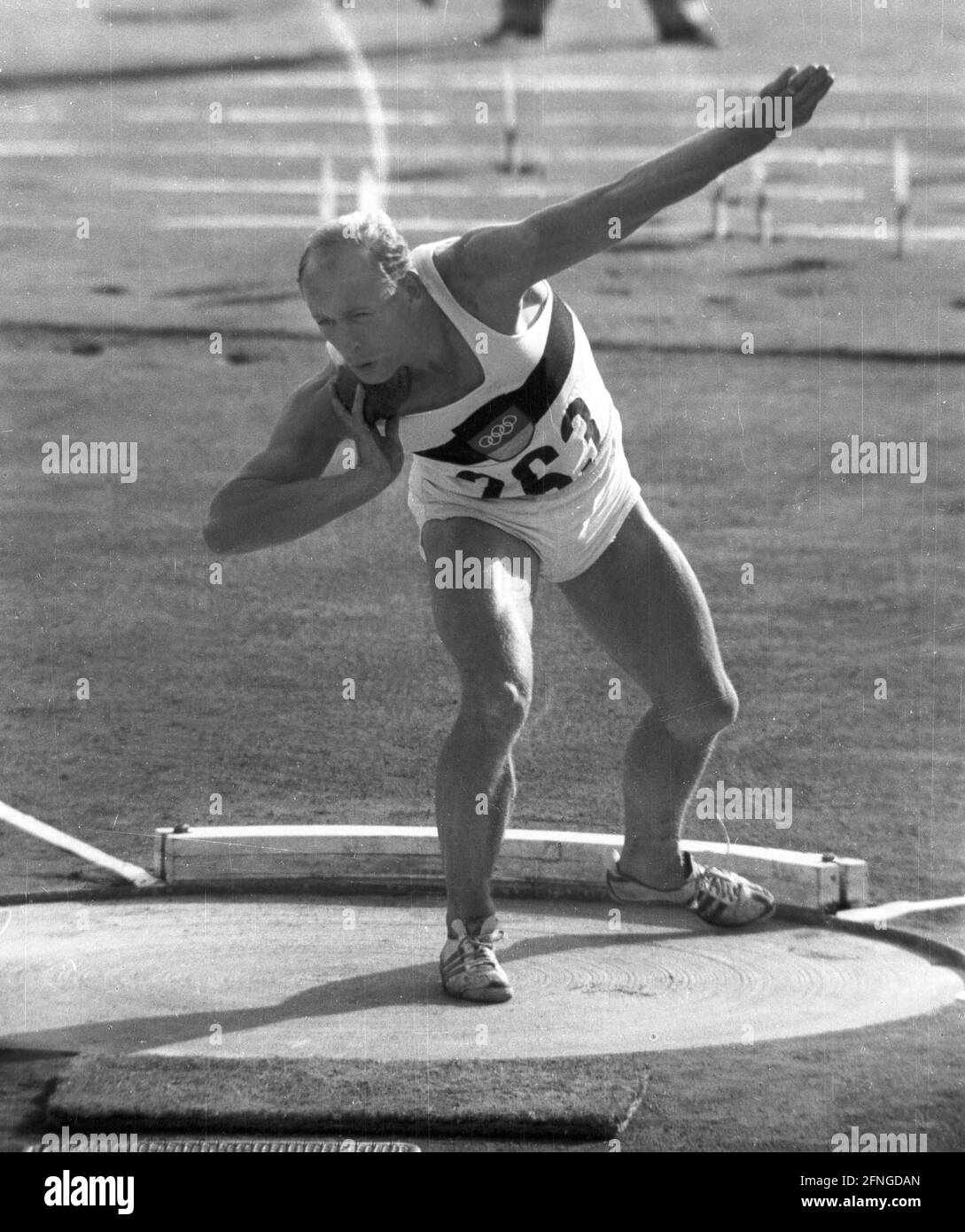 Summer Olympic Games in Tokyo 1964. Athletics: 10-fight: Willi Holdorf (Germany) throwing the shot put. Rec. 20.10.1964. [automated translation] Stock Photo