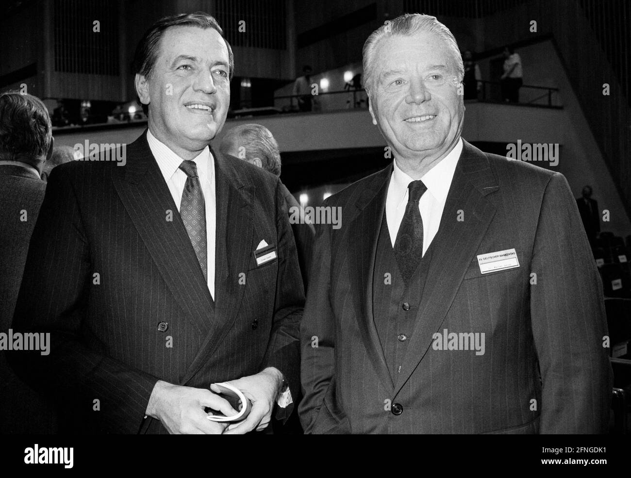 Hilmar KOPPER , Chairman of the Board of Managing Directors of Deutsche Bank AG , and Walter SEIPP , Chairman of the Board of Managing Directors of Commerzbank AG , April 1990 [automated translation] Stock Photo