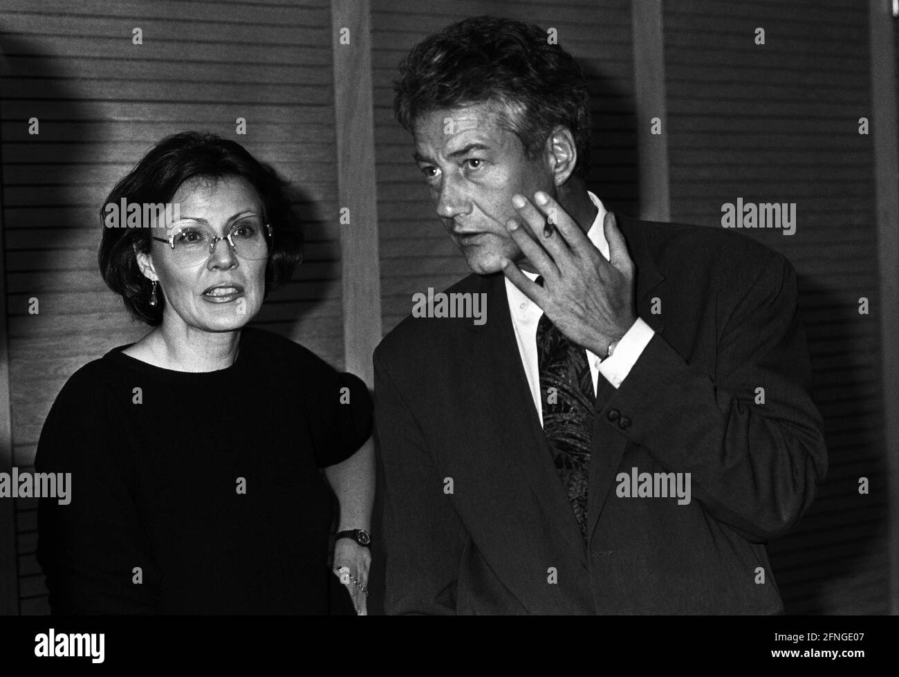 Germany, Bonn , 13.06.1990 Archive-No.: 17-31-17 SPD board meeting Photo: Bjoern Engholm and Heidemarie Wieczorek-Zeul [automated translation] Stock Photo