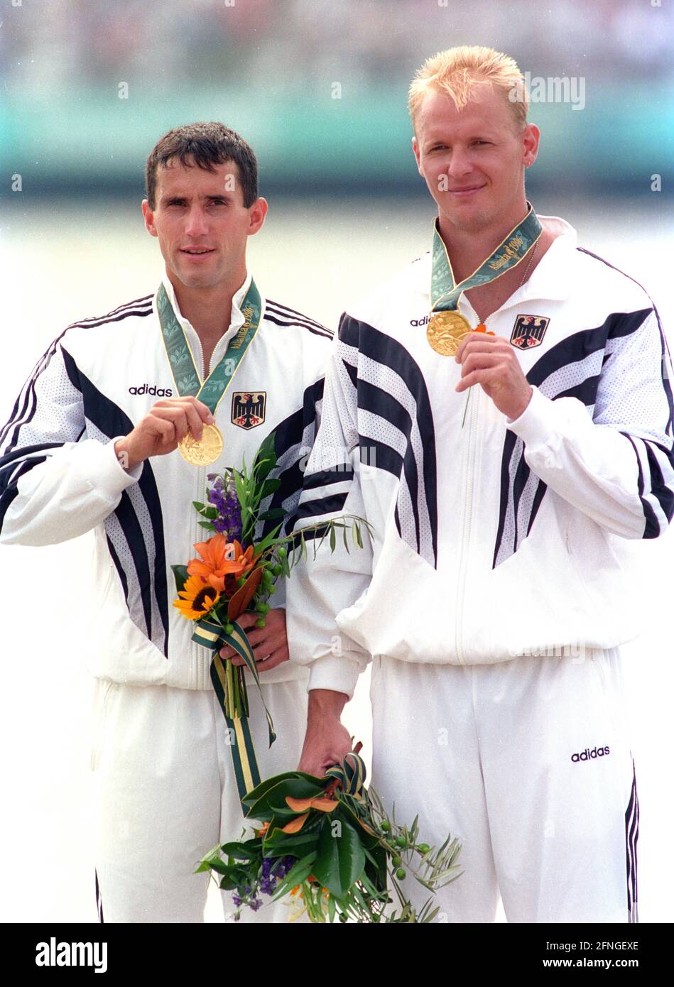 Olympic Games 1996 in Atlanta. Canoe 2er Kayak 500m The Olympic Champions Torsten Gutsche and Kay Bluhm (right) at the award ceremony , show their gold medals 04.08.1996 [automated translation] Stock Photo