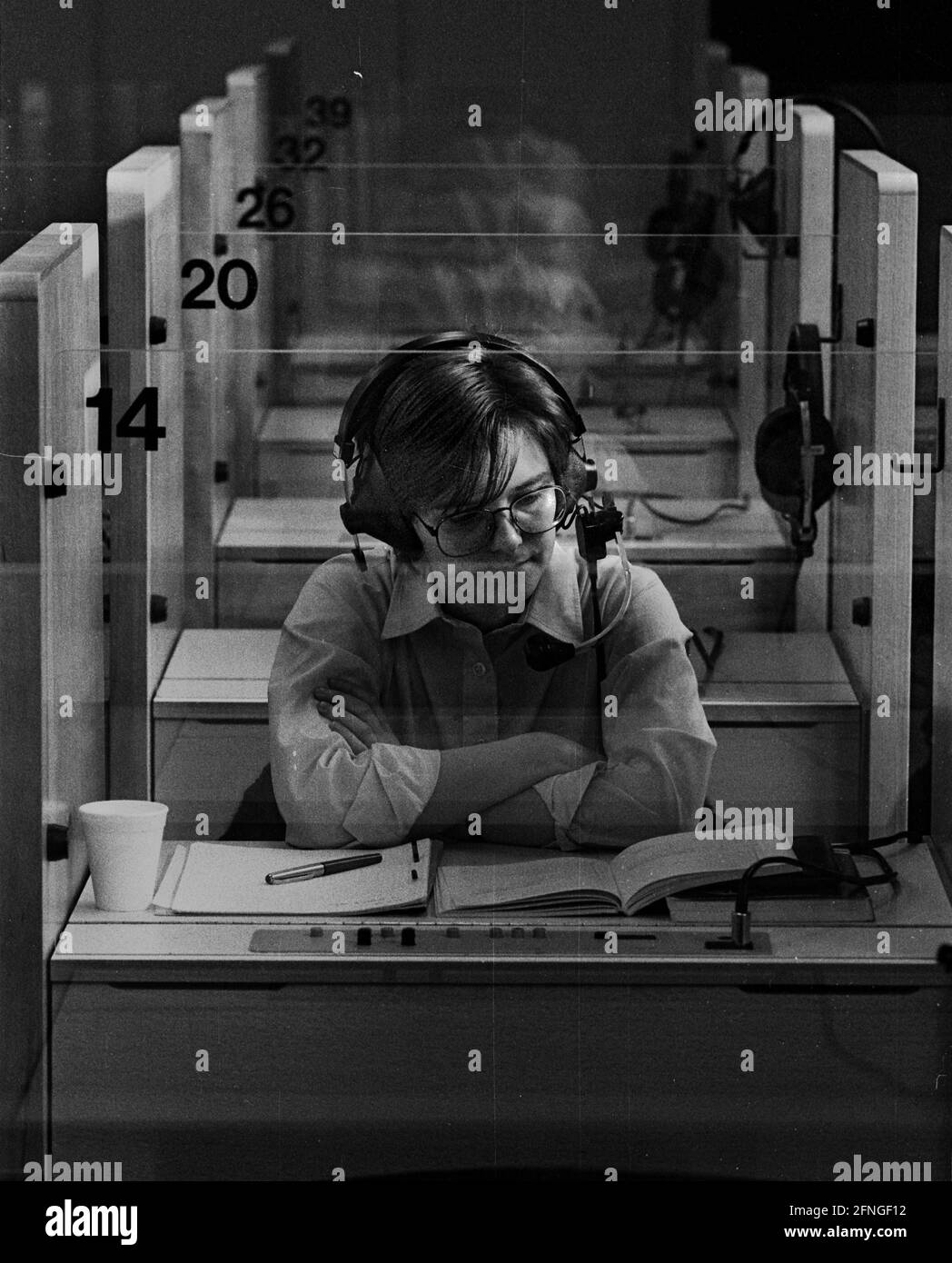 Berlin-City / 23.11.1979 Free University, Language Laboratory in the Silberlaube Students // Unis / Uni / Hochschule / FU / [automated translation] Stock Photo