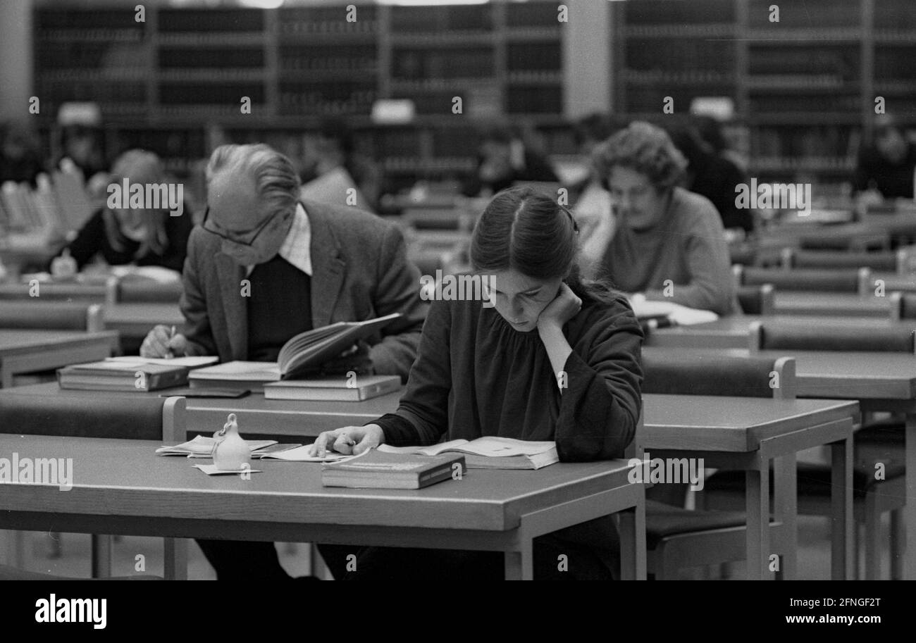 Berlin-City / 12.11.1979 Free University, Central Library, Reading Room // Unis / Uni / Hochschule / FU / Students [automated translation] Stock Photo