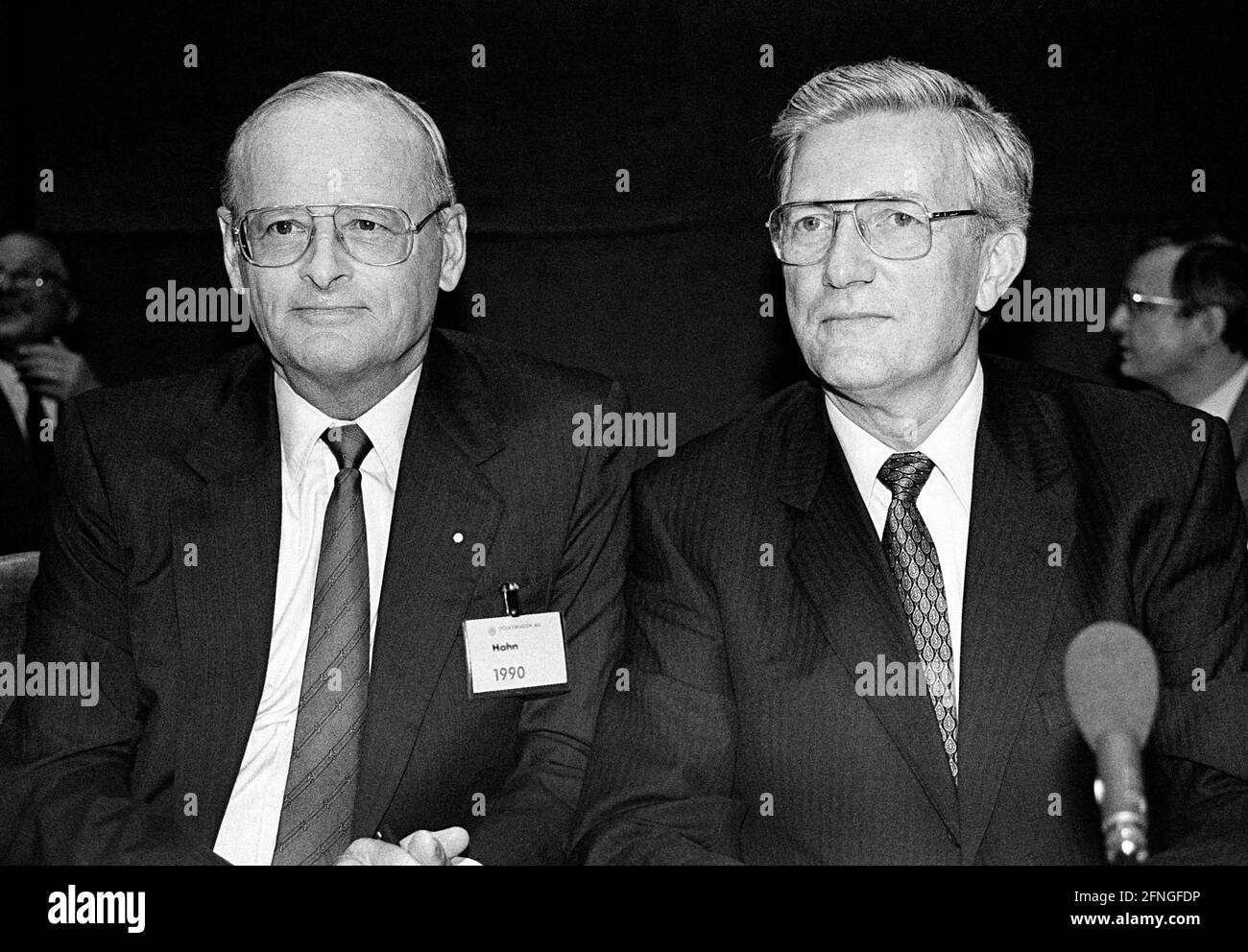 Carl H. HAHN , Chairman of the Board of Management of Volkswagen AG , and Klaus LIESEN , Chairman of the Supervisory Board , July 1990 [automated translation] Stock Photo