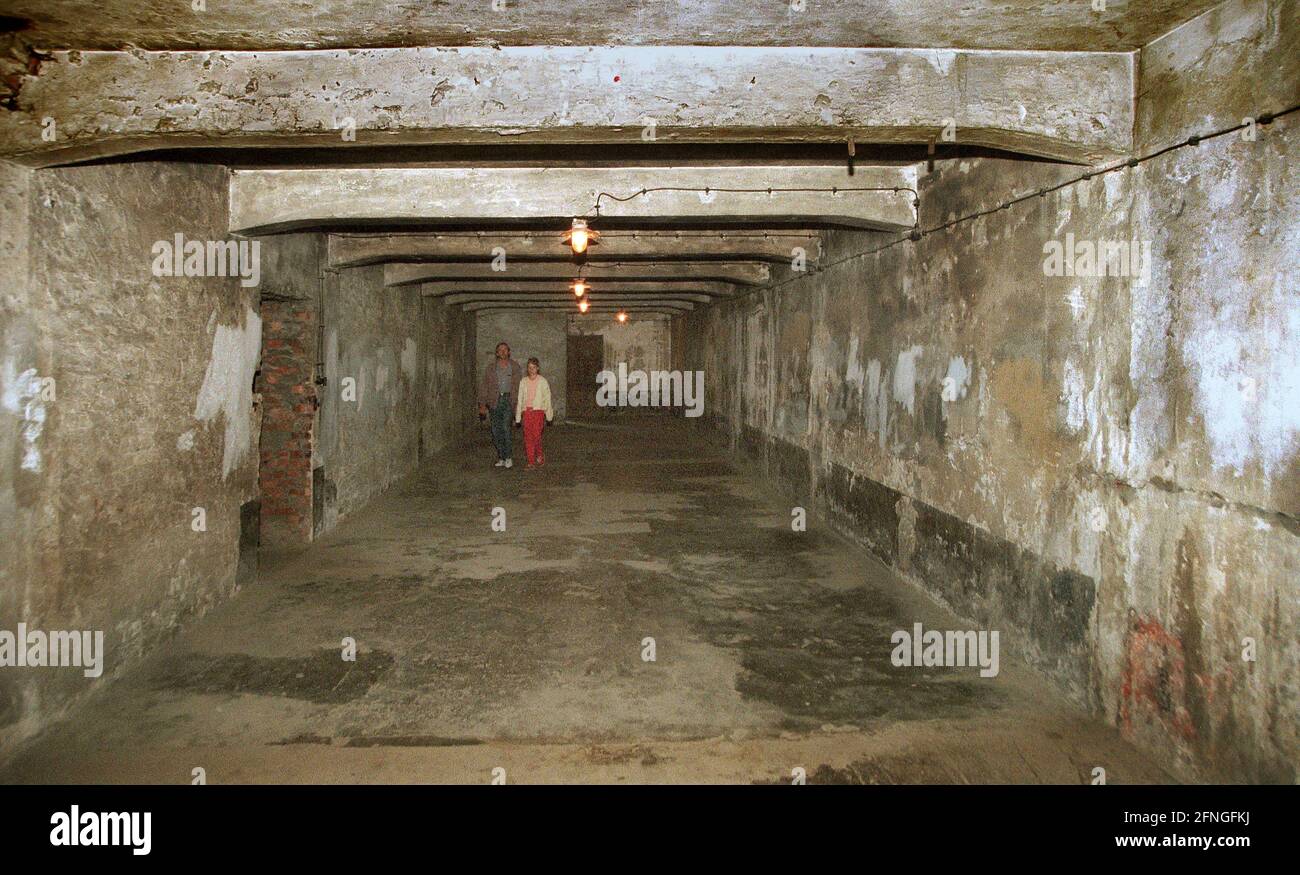 Poland / History / Concentration camps / 1999 Auschwitz concentration camp, main camp, the gas chamber // Jews / Nazi / Fascism // UNESCO World Heritage Site *** Local Caption *** History / Fascism / Poland / Nazism / Jews / Concentration camp Auschwitz (old part). Gas chamber // UNESCO World Heritage Site / [automated translation] Stock Photo