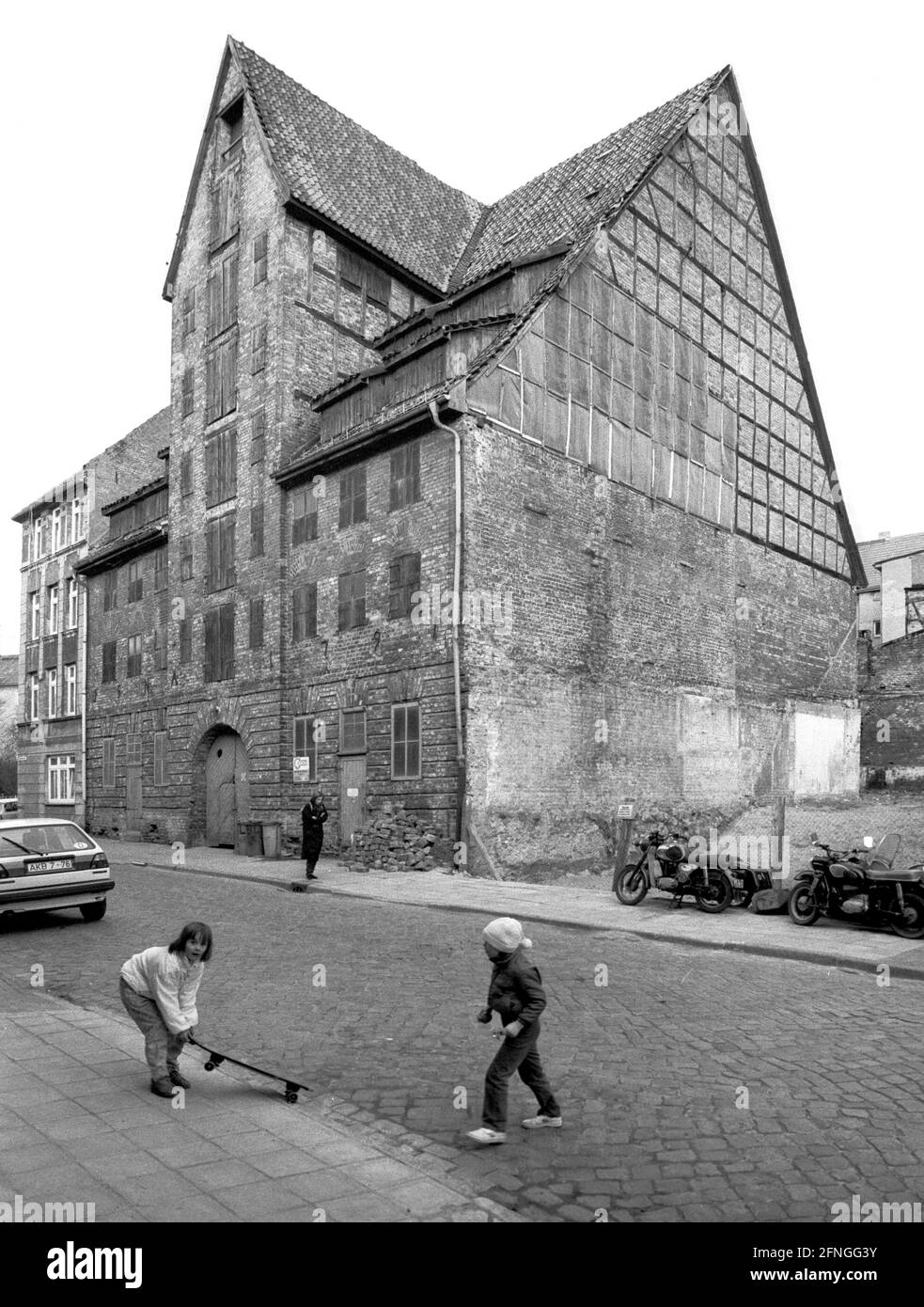 Rostock / Mecklenburg-Western Pomerania / 1990 Old town Rostock: decay ...