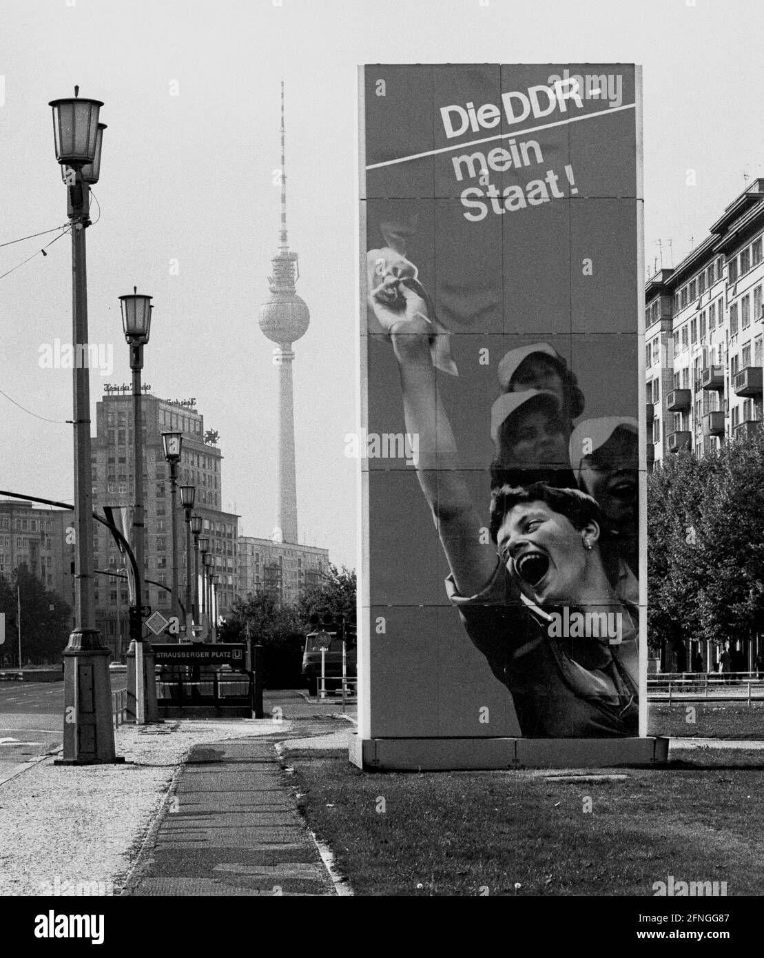 Berlin-Districts / GDR / 1979 The GDR turns 30. Everywhere