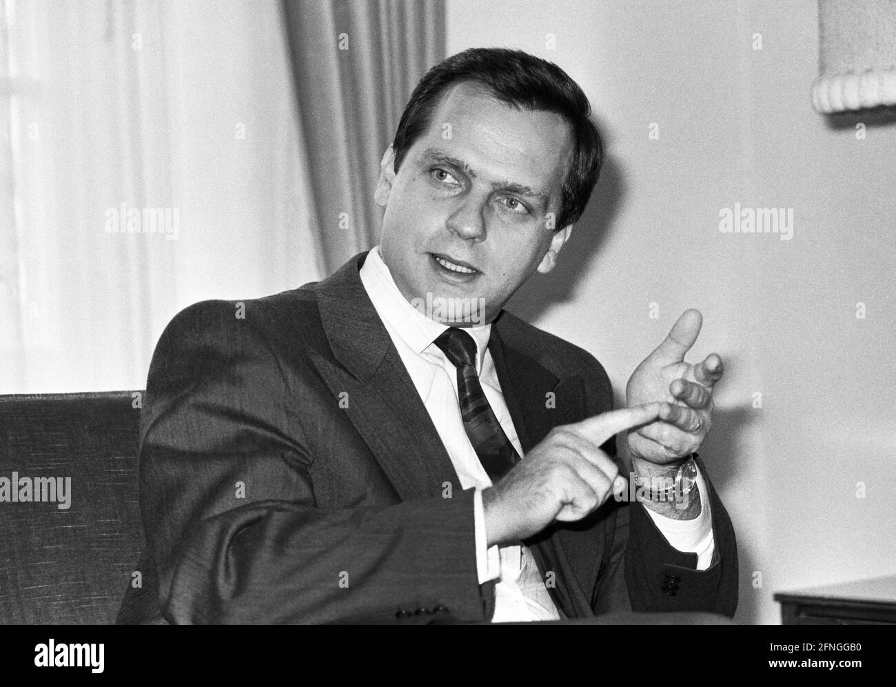 Germany, Bonn 23.10.1990. Archive No: 21-01-17 Federal Minister of Transport Krause Photo: Federal Minister of Transport Guenther Krause [automated translation] Stock Photo