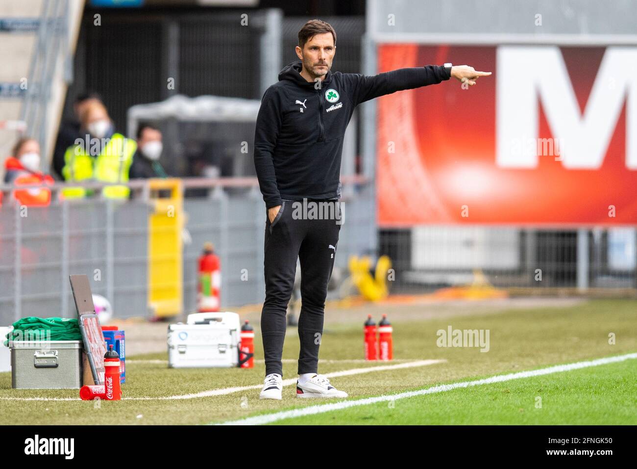 Paderborn Germany 16th May 21 Football 2 Bundesliga Sc Paderborn 07 Spvgg Greuther Furth 33 Matchday At Benteler Arena Furth S Coach Stefan Leitl Credit David Inderlied Dpa Important Note In Accordance With