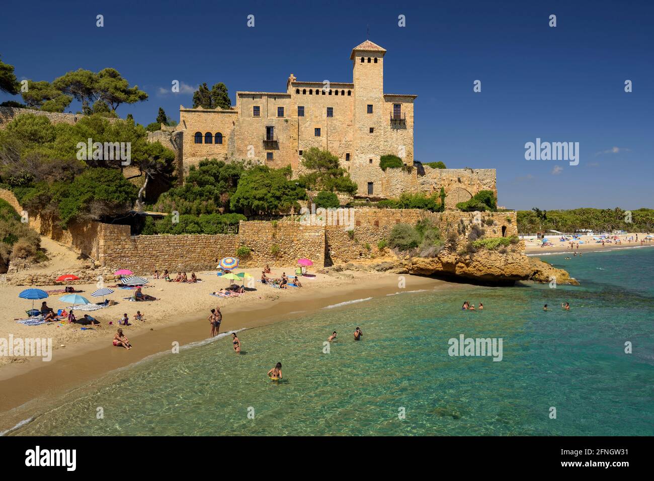 Tamarit Castle and Cala Jovera beach (Tarragona, Costa Daurada, Catalonia, Spain) ESP: Castillo de Tamarit y la cala Jovera (Tarragona, Costa Daurada) Stock Photo