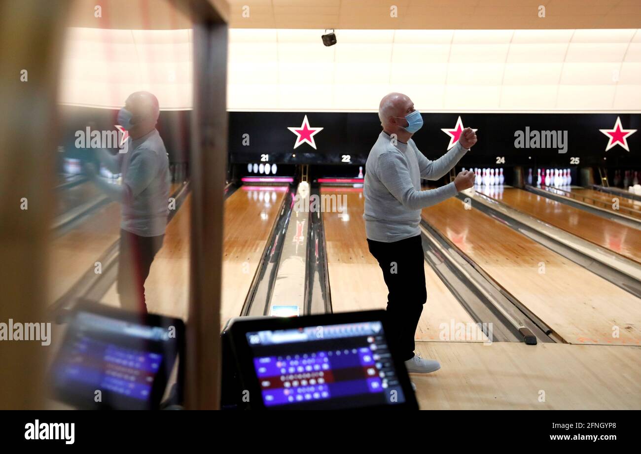 Bowling Team Member High Resolution Stock Photography And Images Alamy