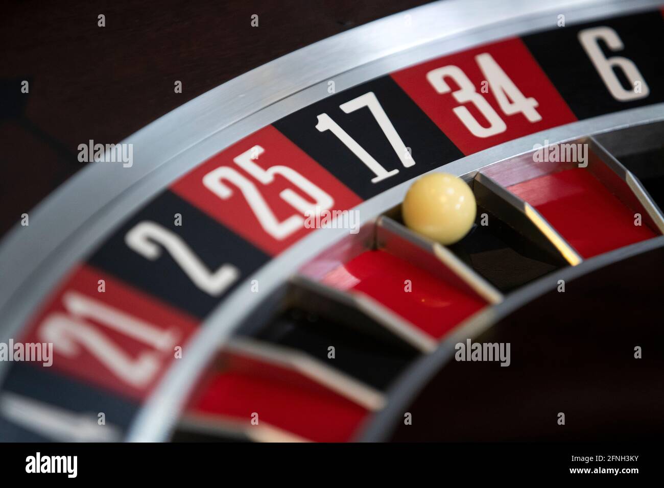 Roulette wheel 17 hi res stock photography and images Alamy